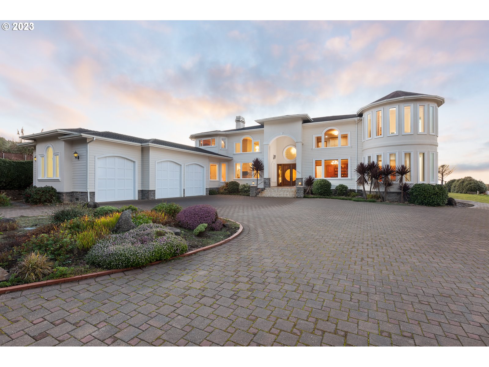 3775 Highway 101 N Property Photo 1