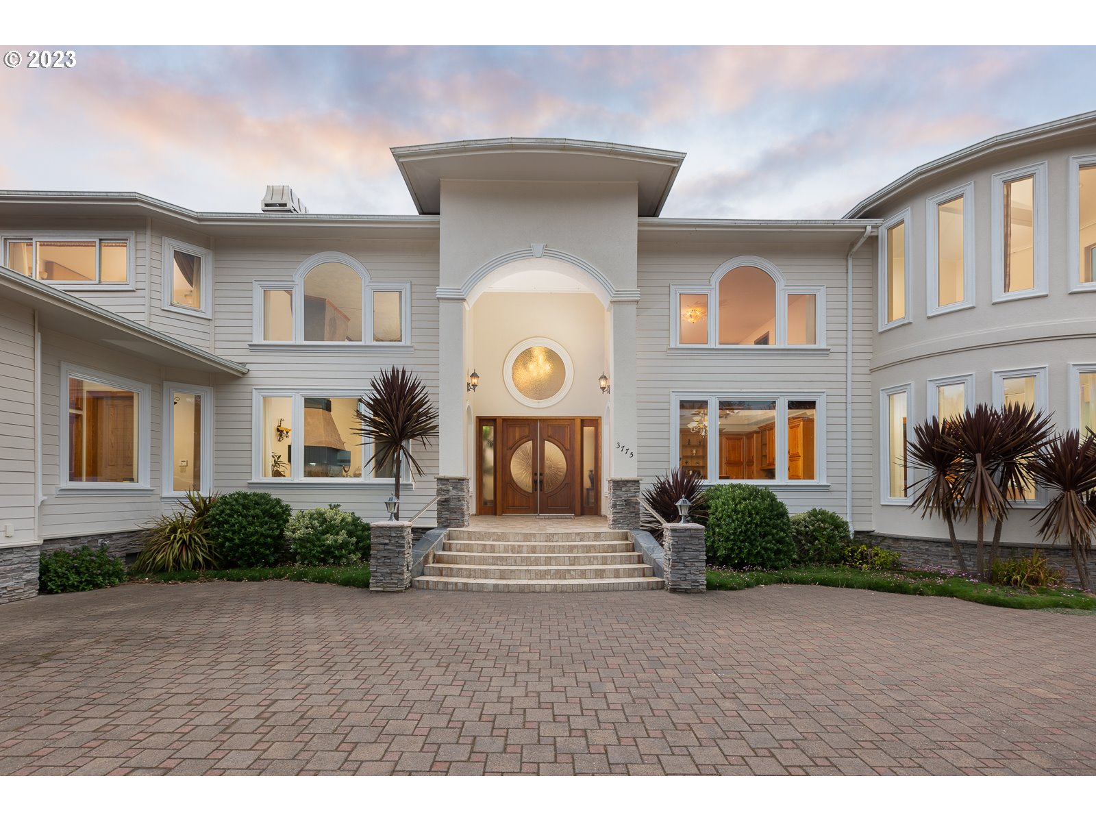 3775 Highway 101 N Property Photo 2
