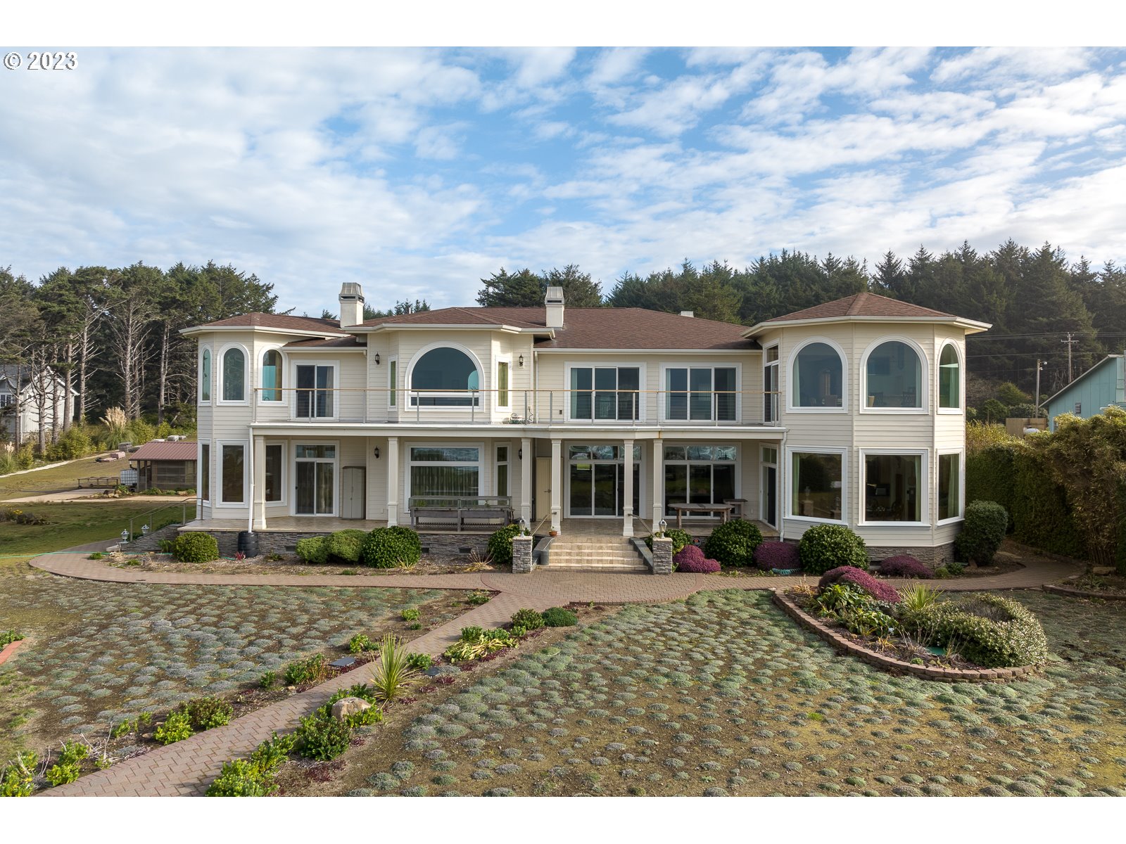 3775 Highway 101 N Property Photo 3