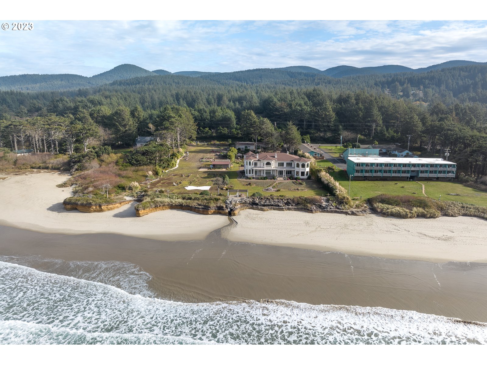 3775 Highway 101 N Property Photo 4