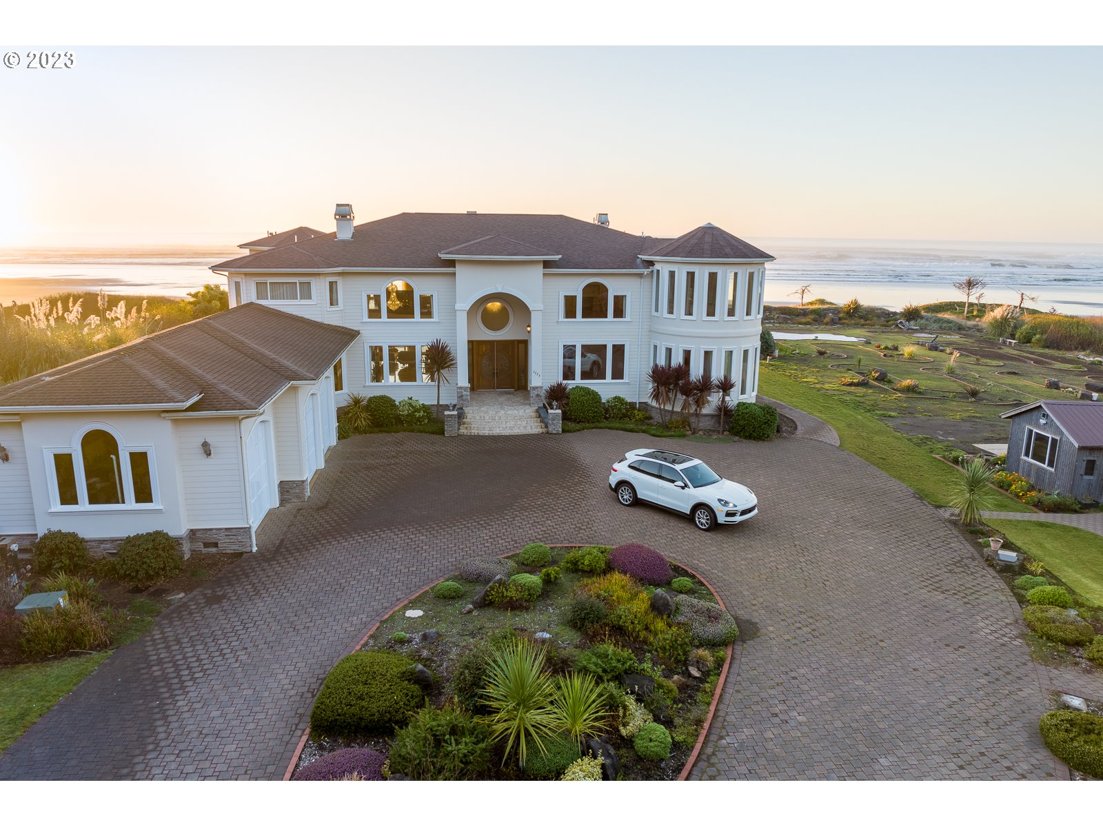 3775 Highway 101 N Property Photo 5