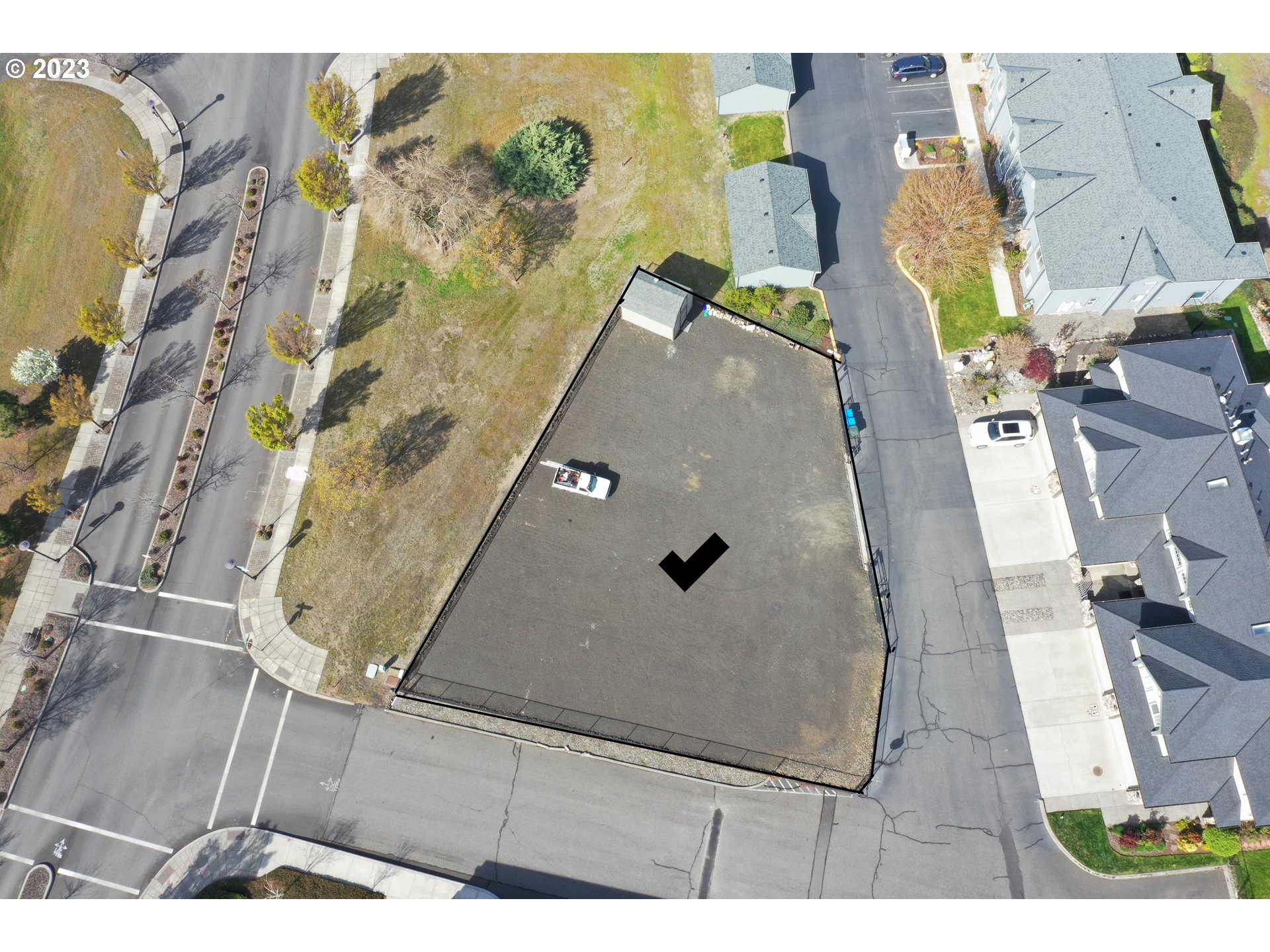 LONE PINE LN