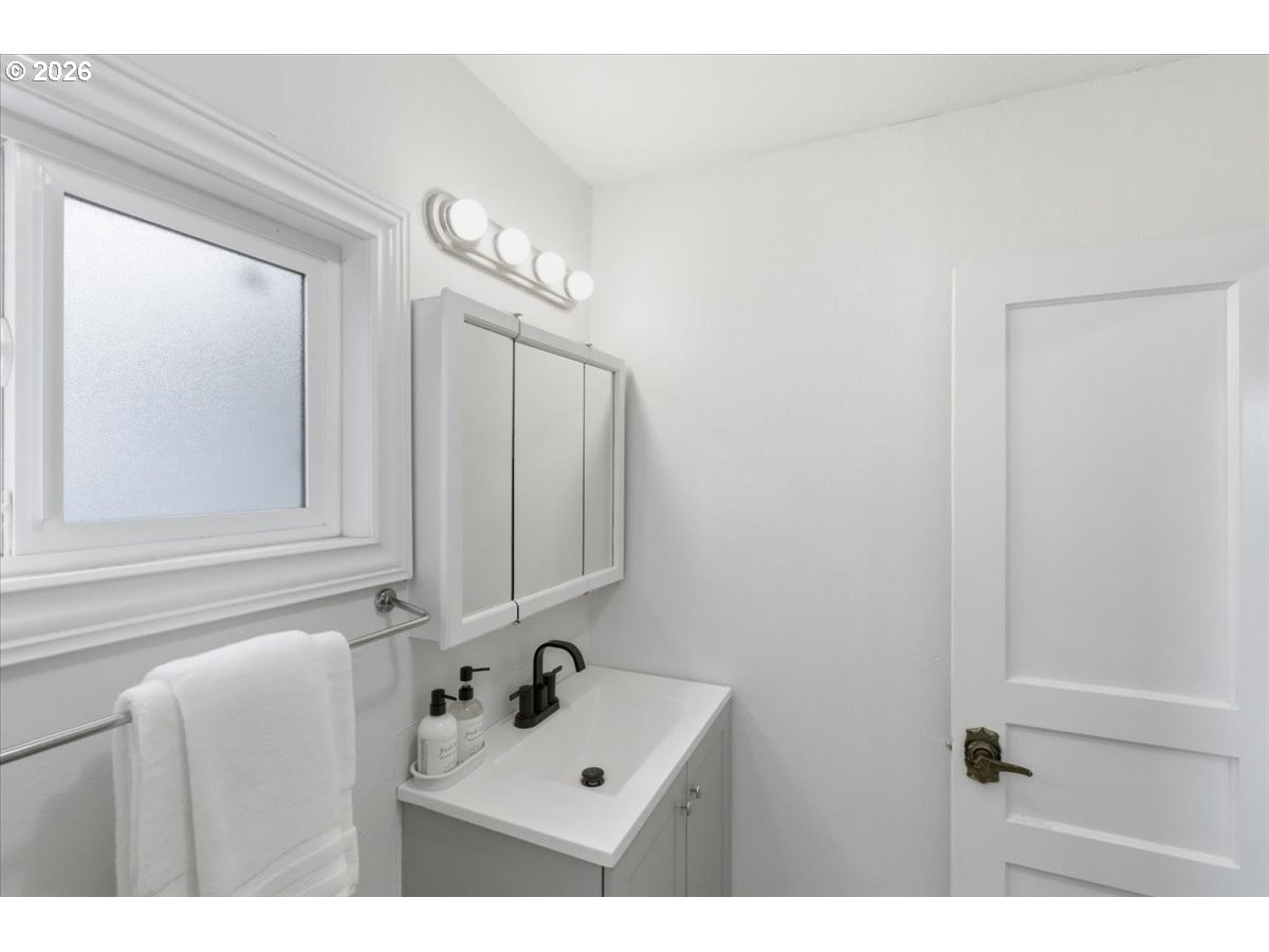 2355 Hyde St Property Photo 25