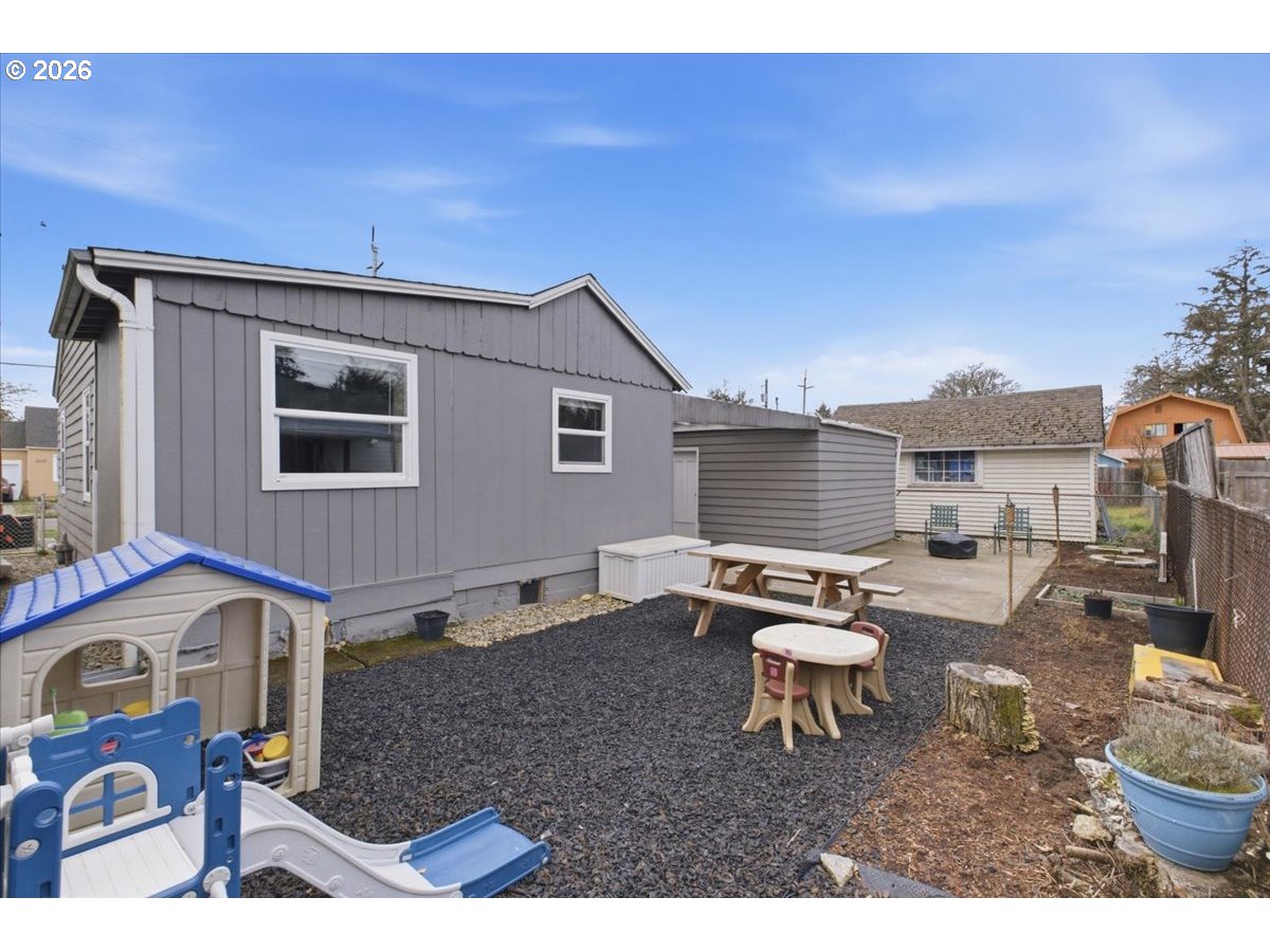 2355 Hyde St Property Photo 27