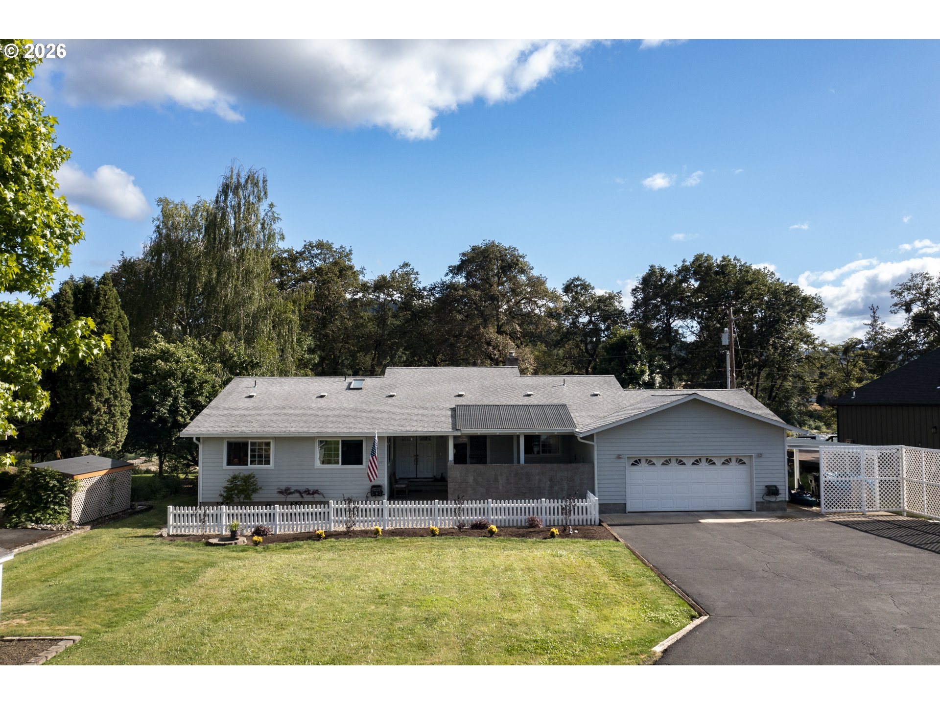 200 Rivershore Dr Property Photo 1