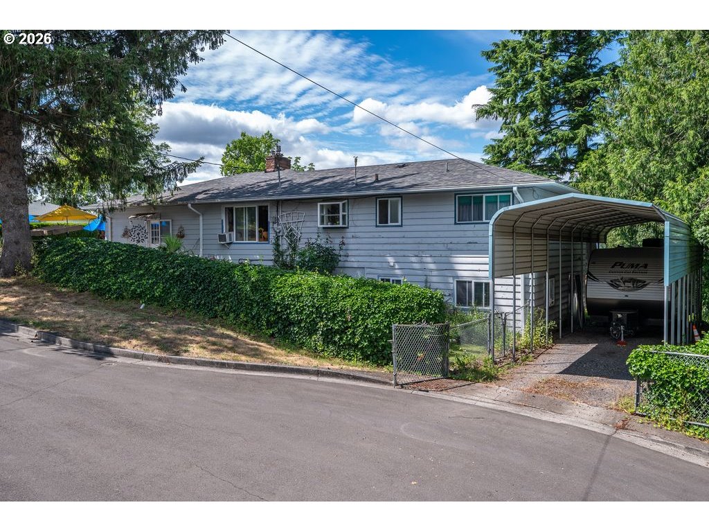 446 Se Kibling St Property Photo 1