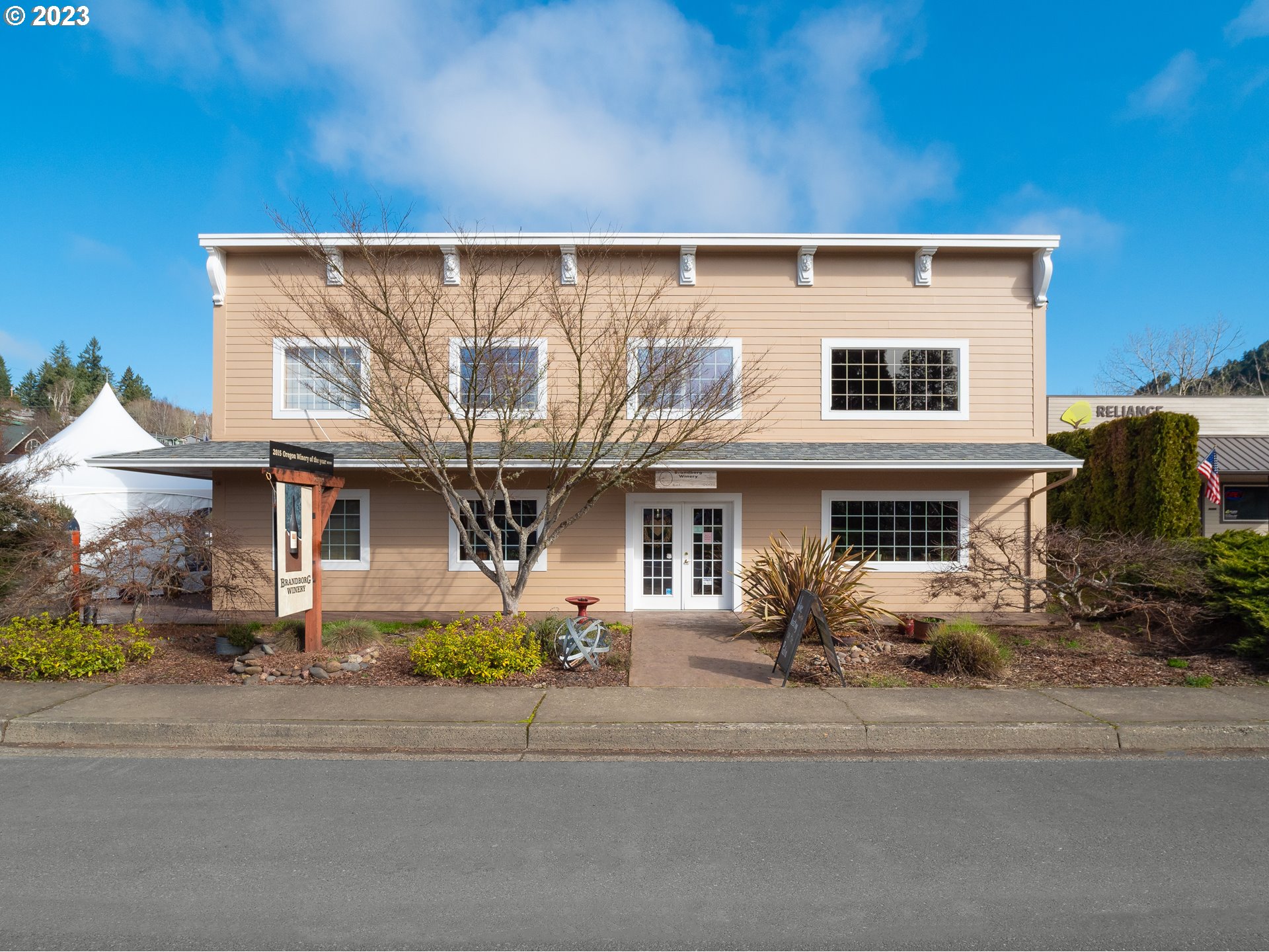 345 1st St Property Photo 1