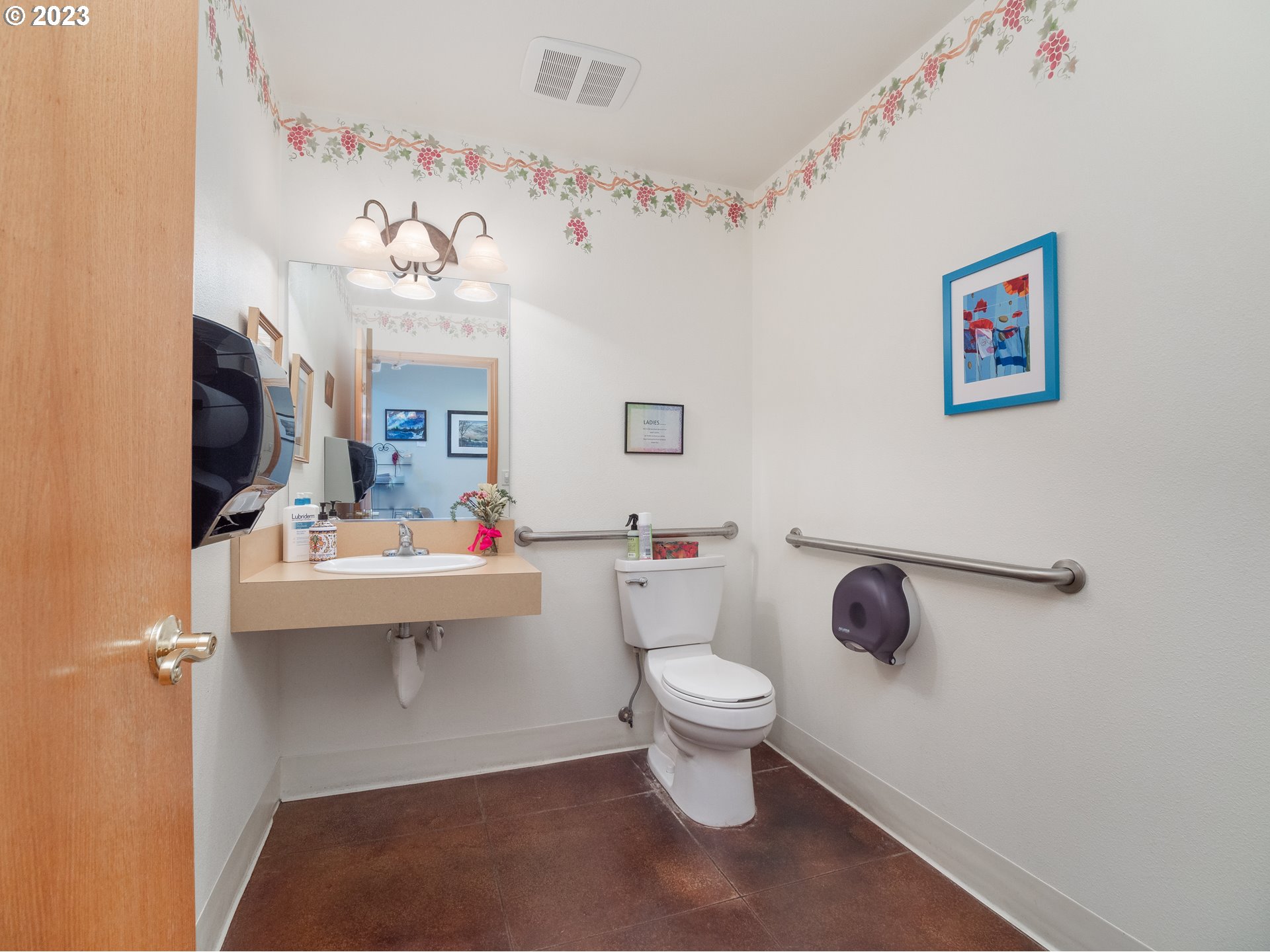 345 1st St Property Photo 30