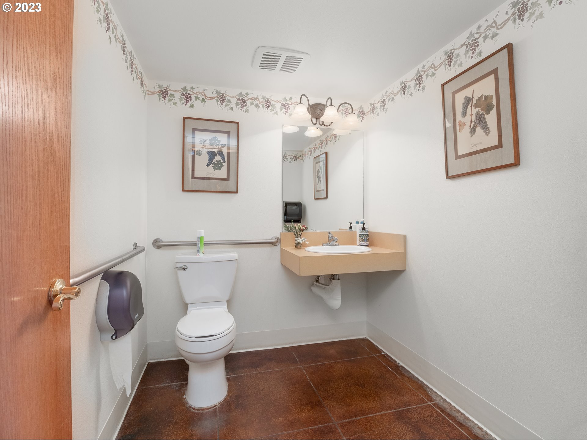 345 1st St Property Photo 31