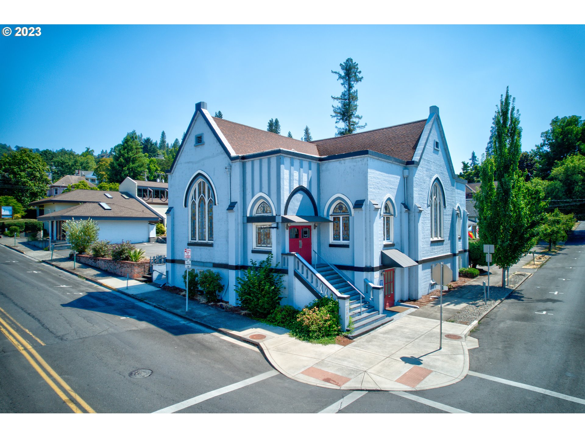 809 SE MAIN ST