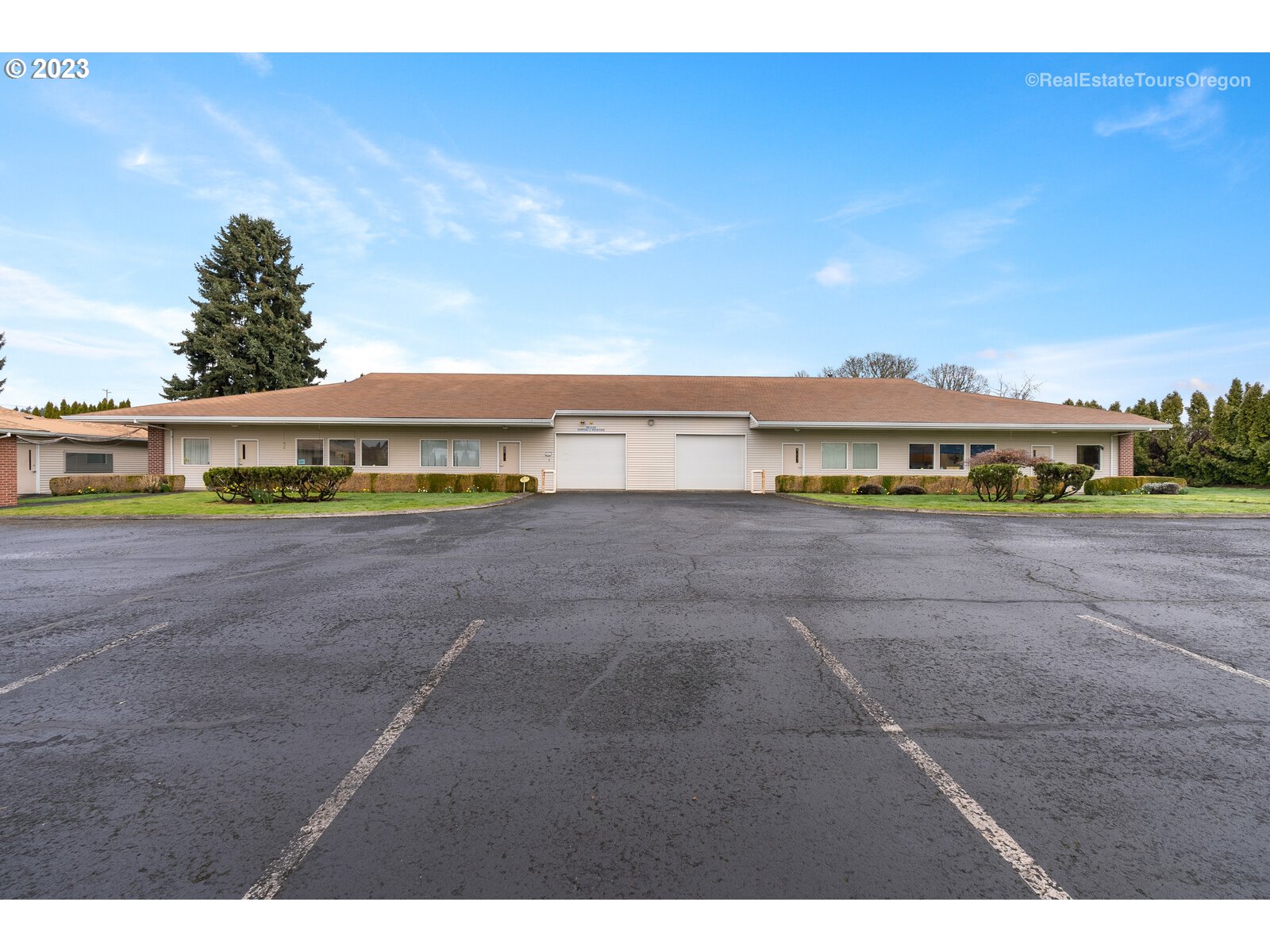2221 Yew St Property Photo 1