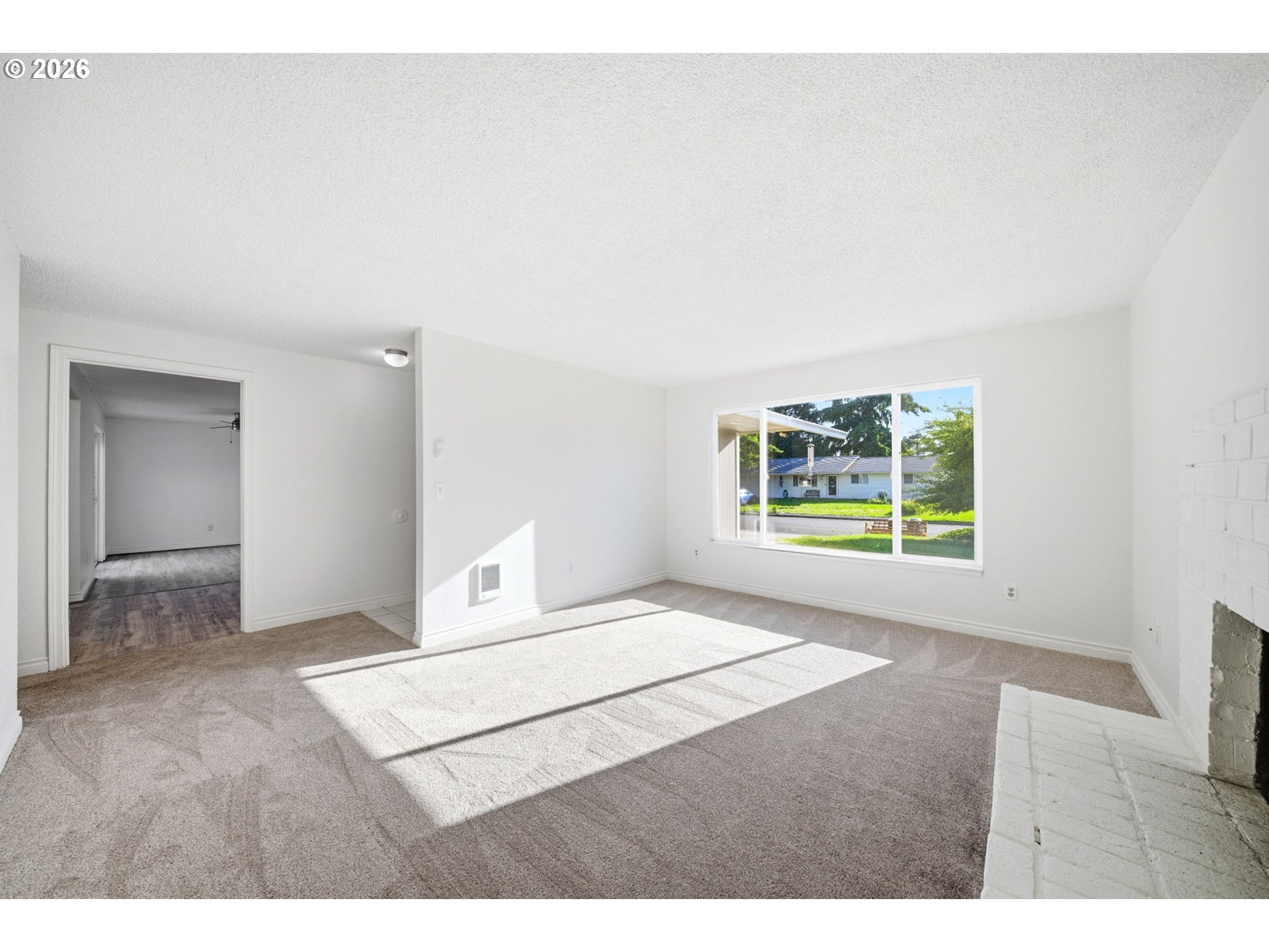 1105 Se 145th Ct Property Photo 4