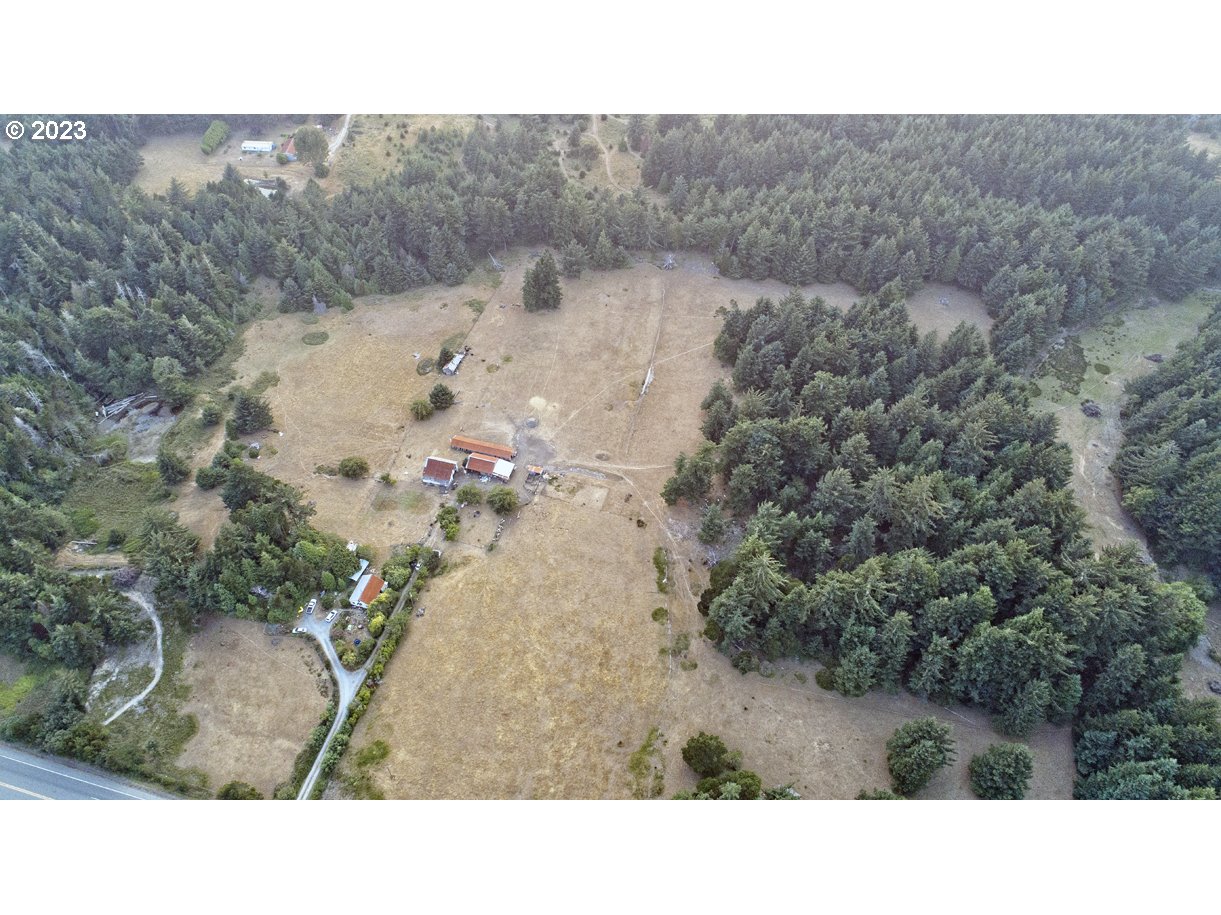 47458 Hwy 101 Property Photo 1