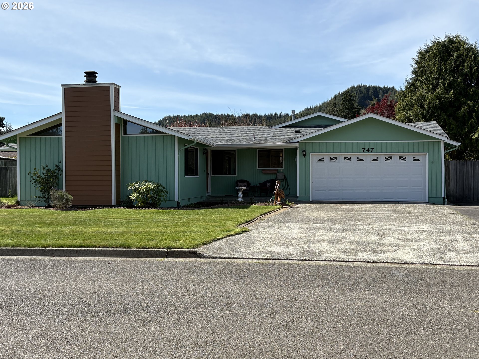 747 Evergreen Loop Property Photo 1