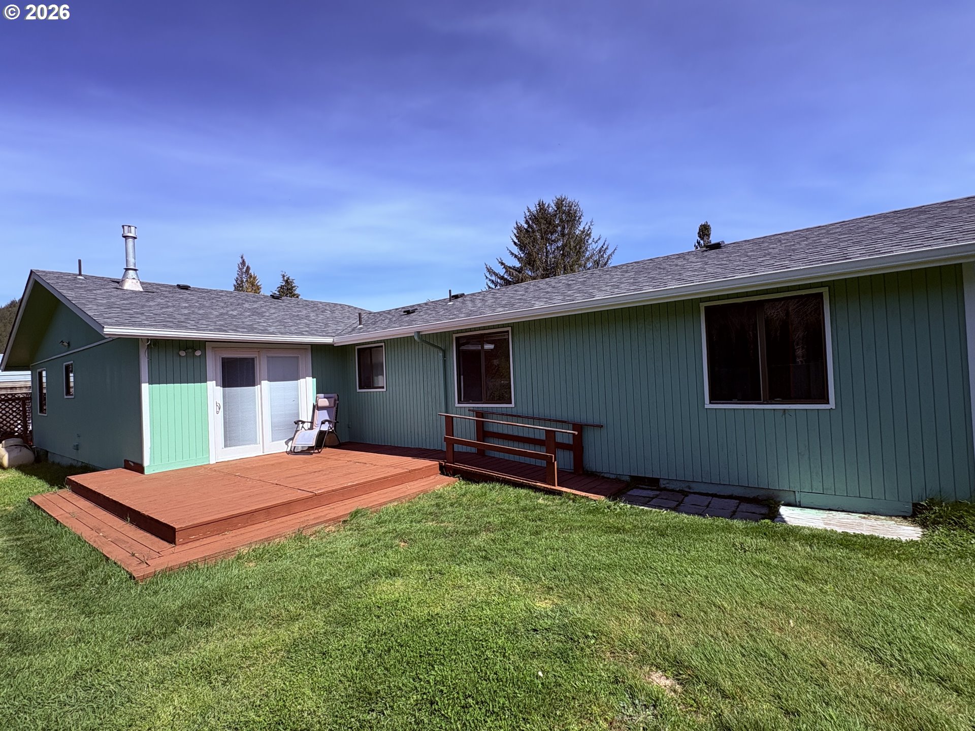 747 Evergreen Loop Property Photo 5