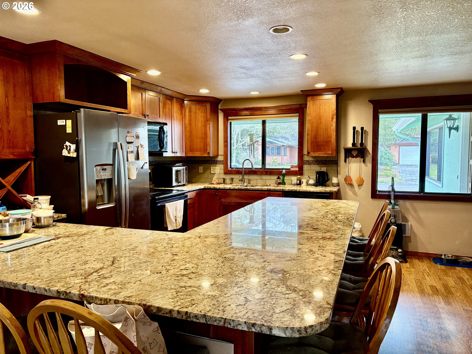 747 Evergreen Loop Property Photo 8