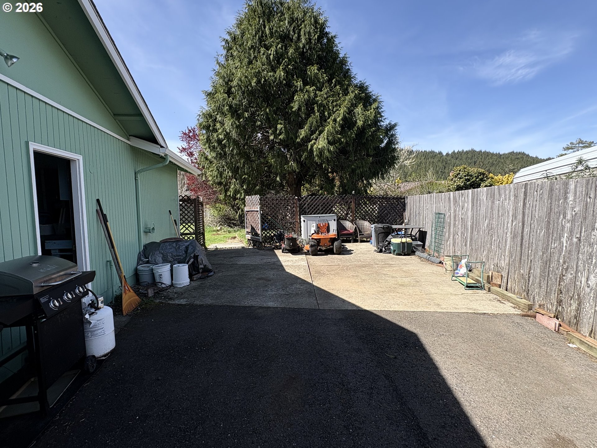 747 Evergreen Loop Property Photo 19