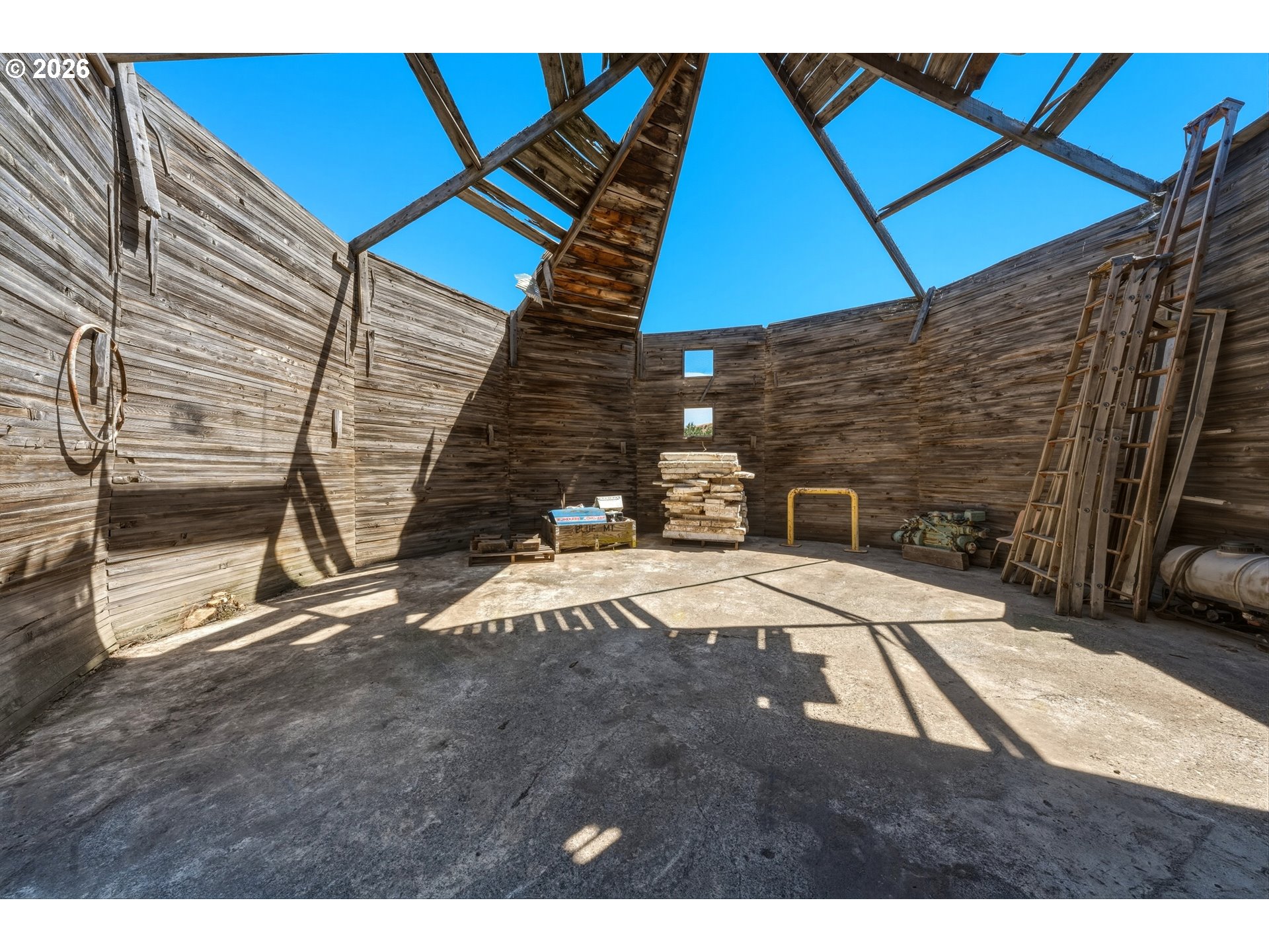 54884 Day Rd Property Photo 12