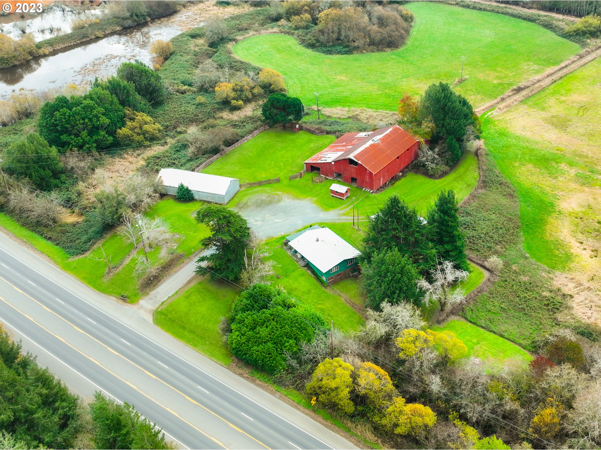 99690 Highway 42 Property Photo 1