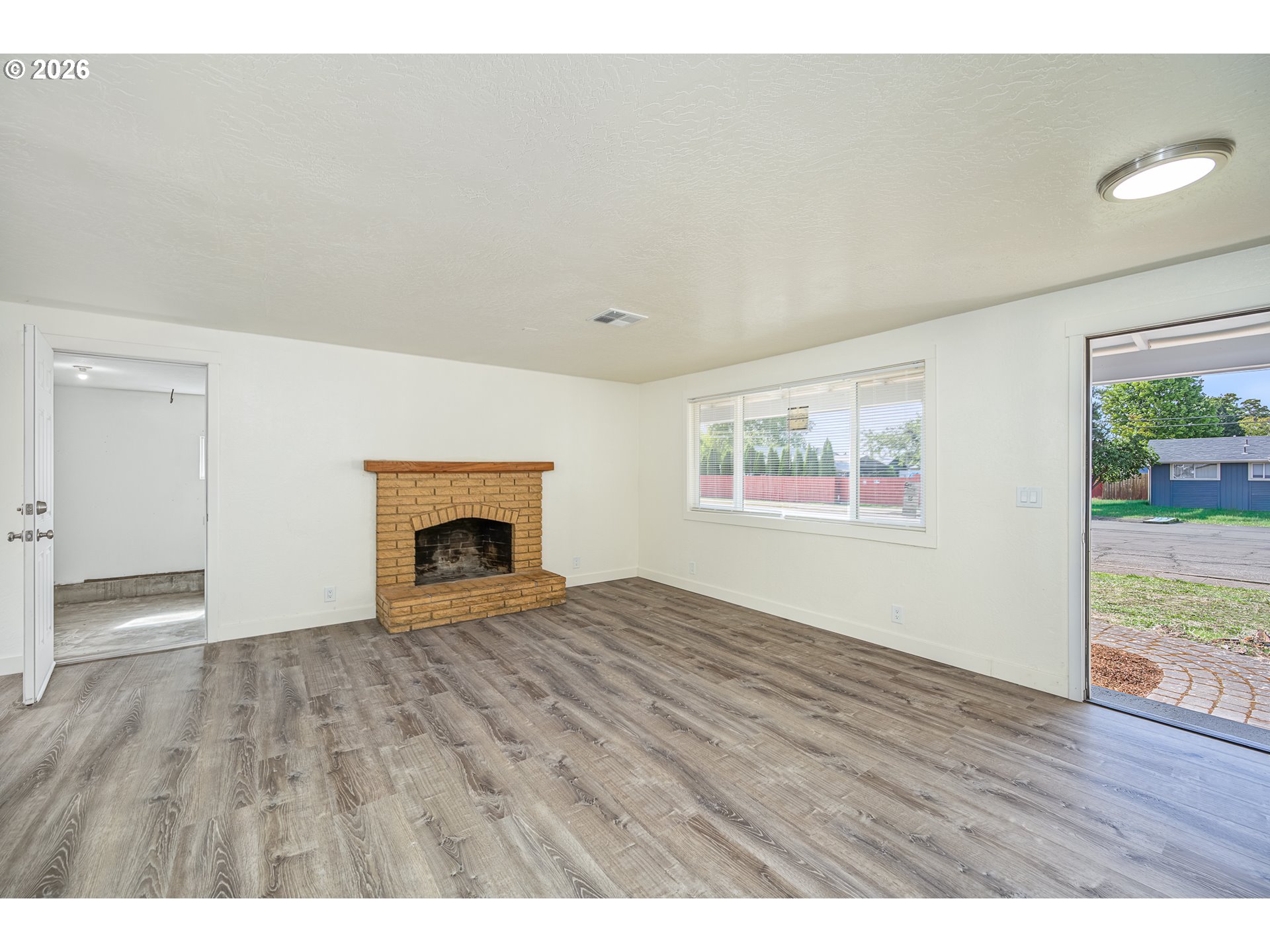 2027 Ohio St Property Photo 3