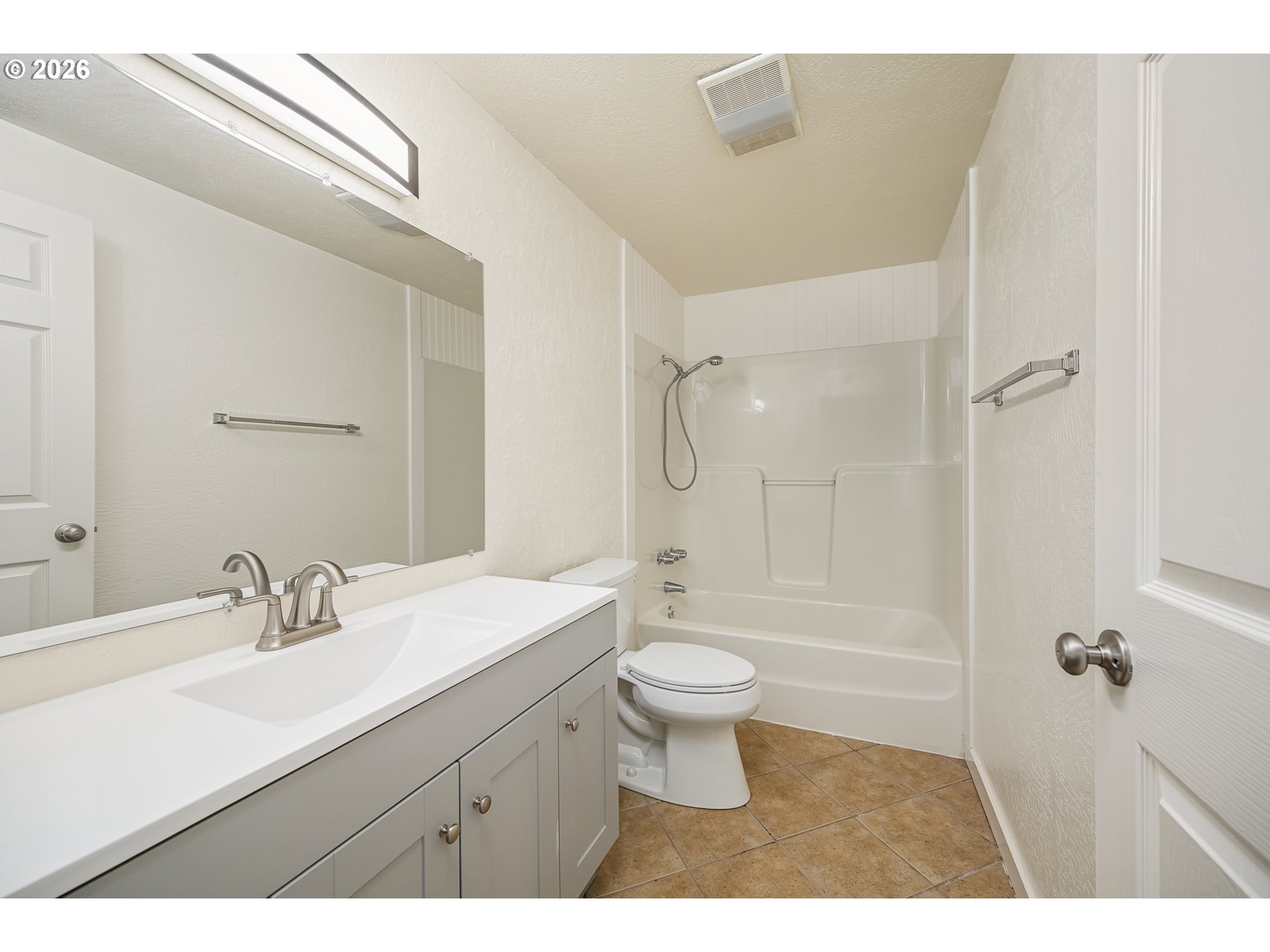 2027 Ohio St Property Photo 9