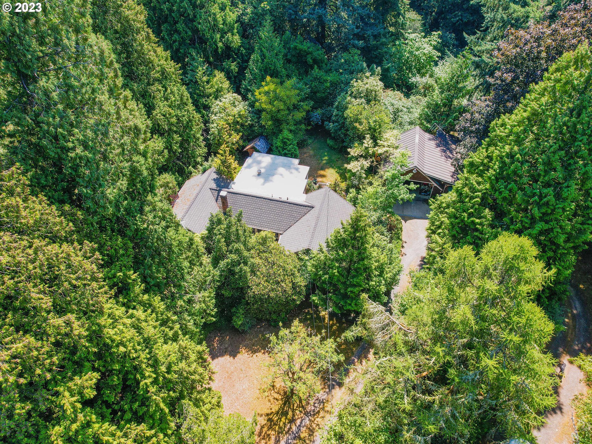2440 Se Regner Rd Property Photo 1