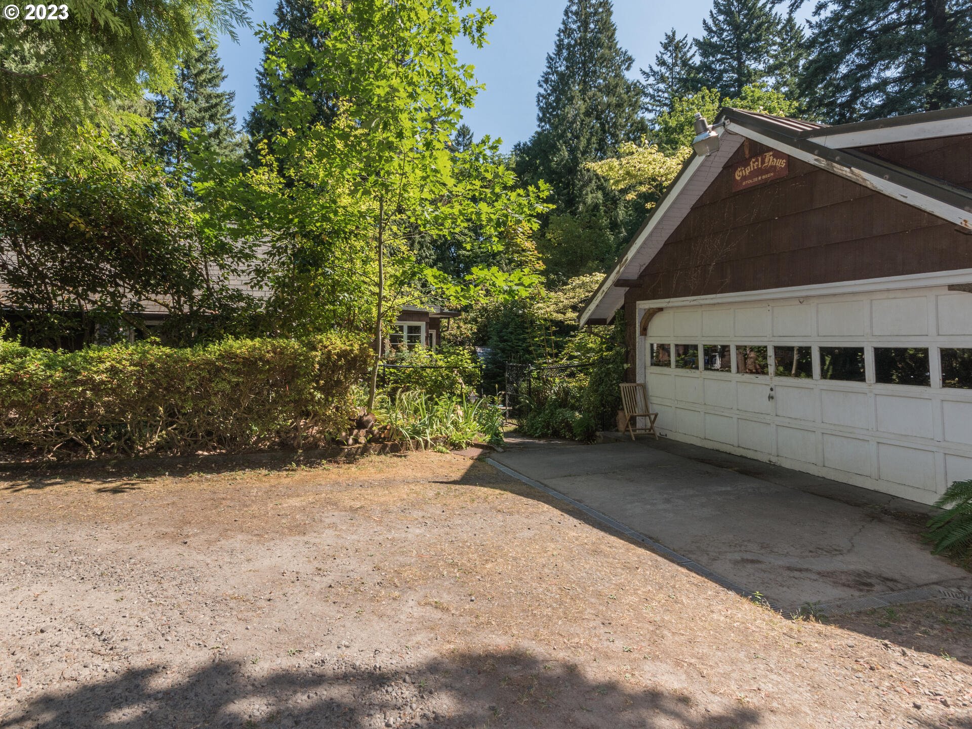 2440 Se Regner Rd Property Photo 4