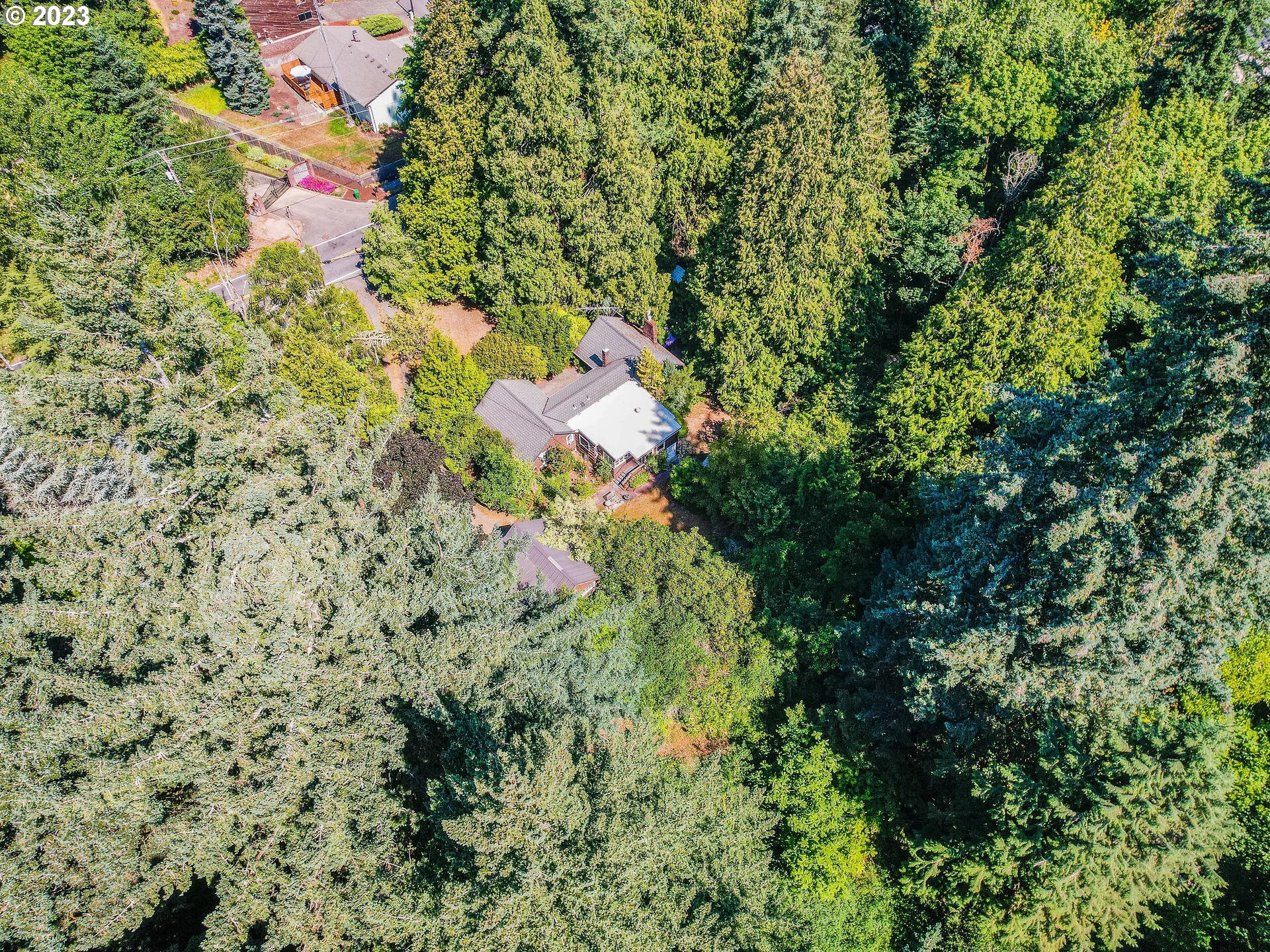 2440 Se Regner Rd Property Photo 14
