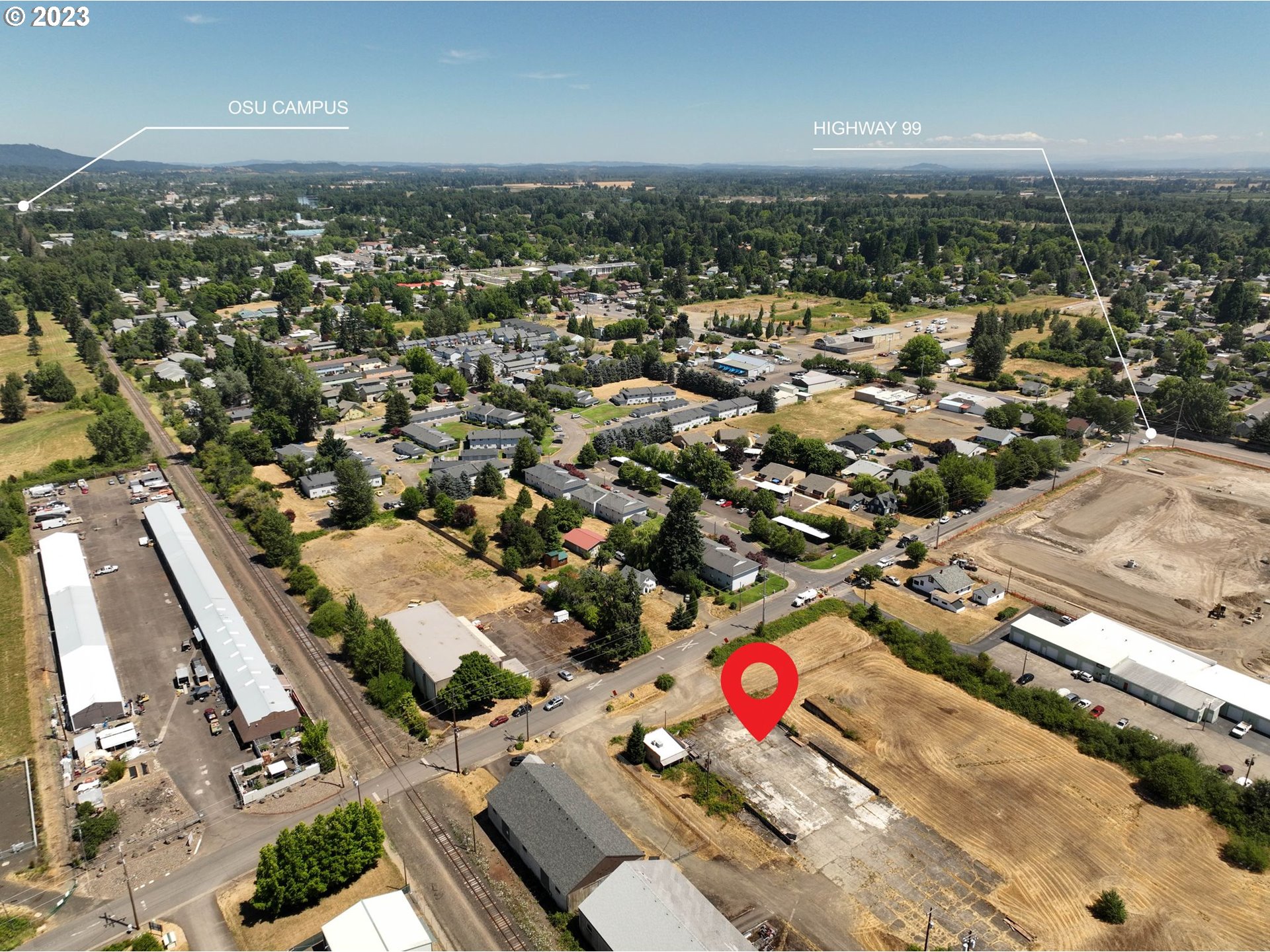 420 Sw (-450) Wake Robin Ave Property Photo 1
