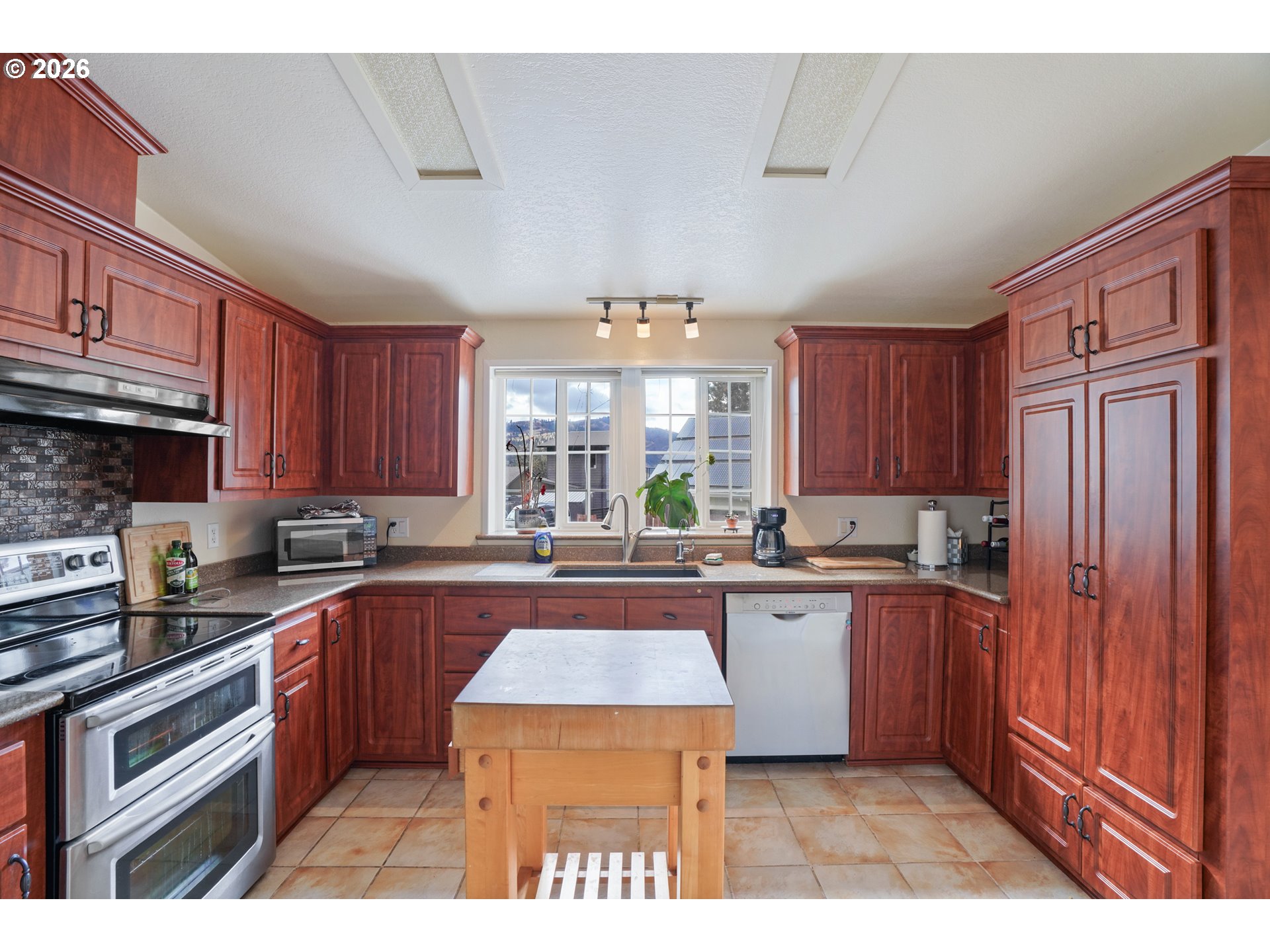 100 Cherry Hill Dr Property Photo 15