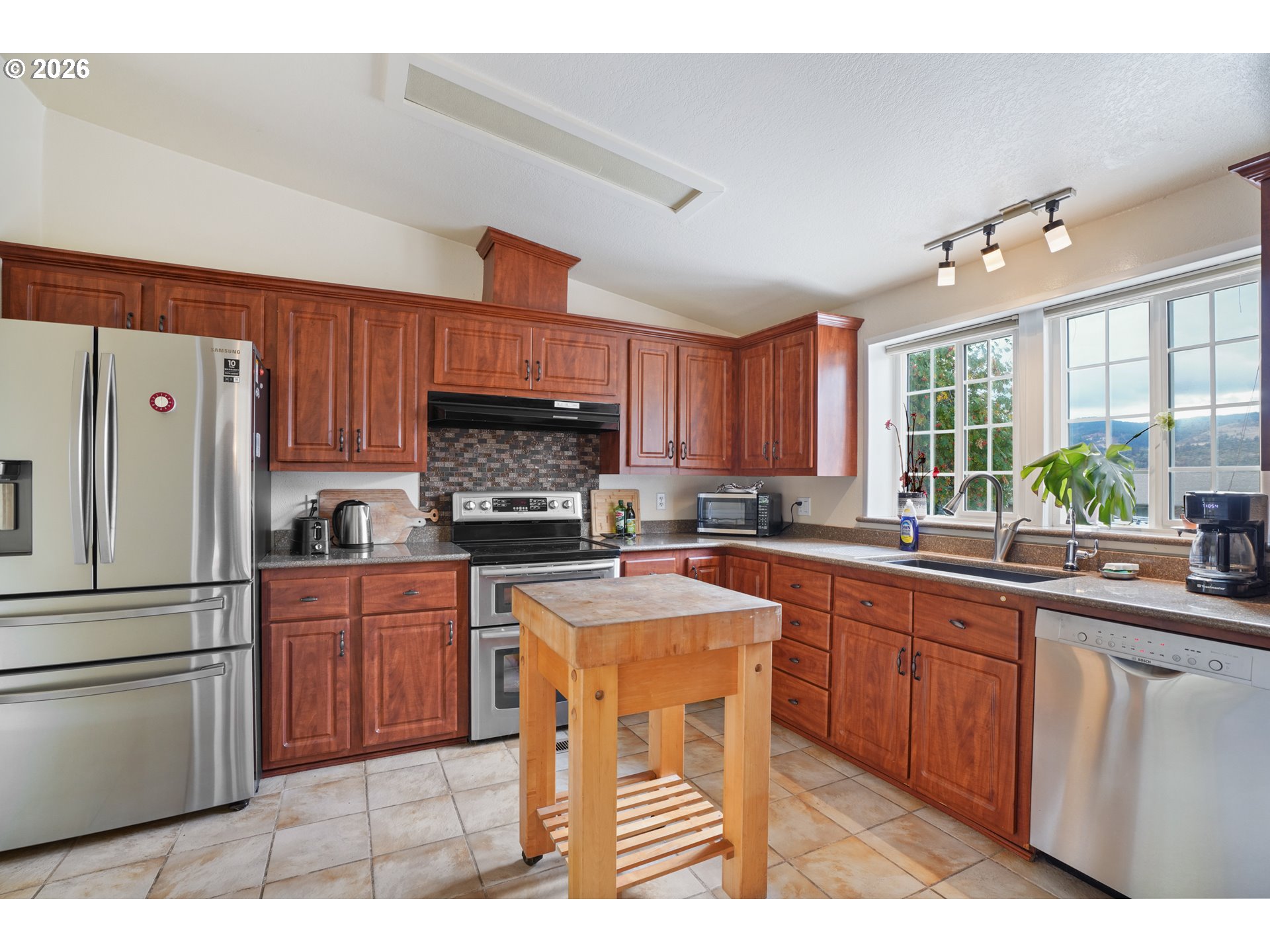100 Cherry Hill Dr Property Photo 17