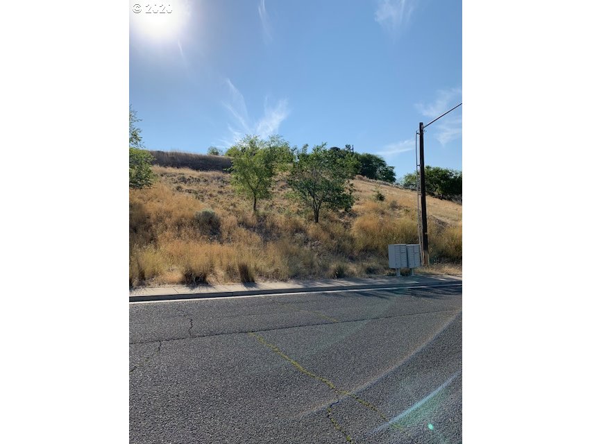 802 N Main St Property Photo 3