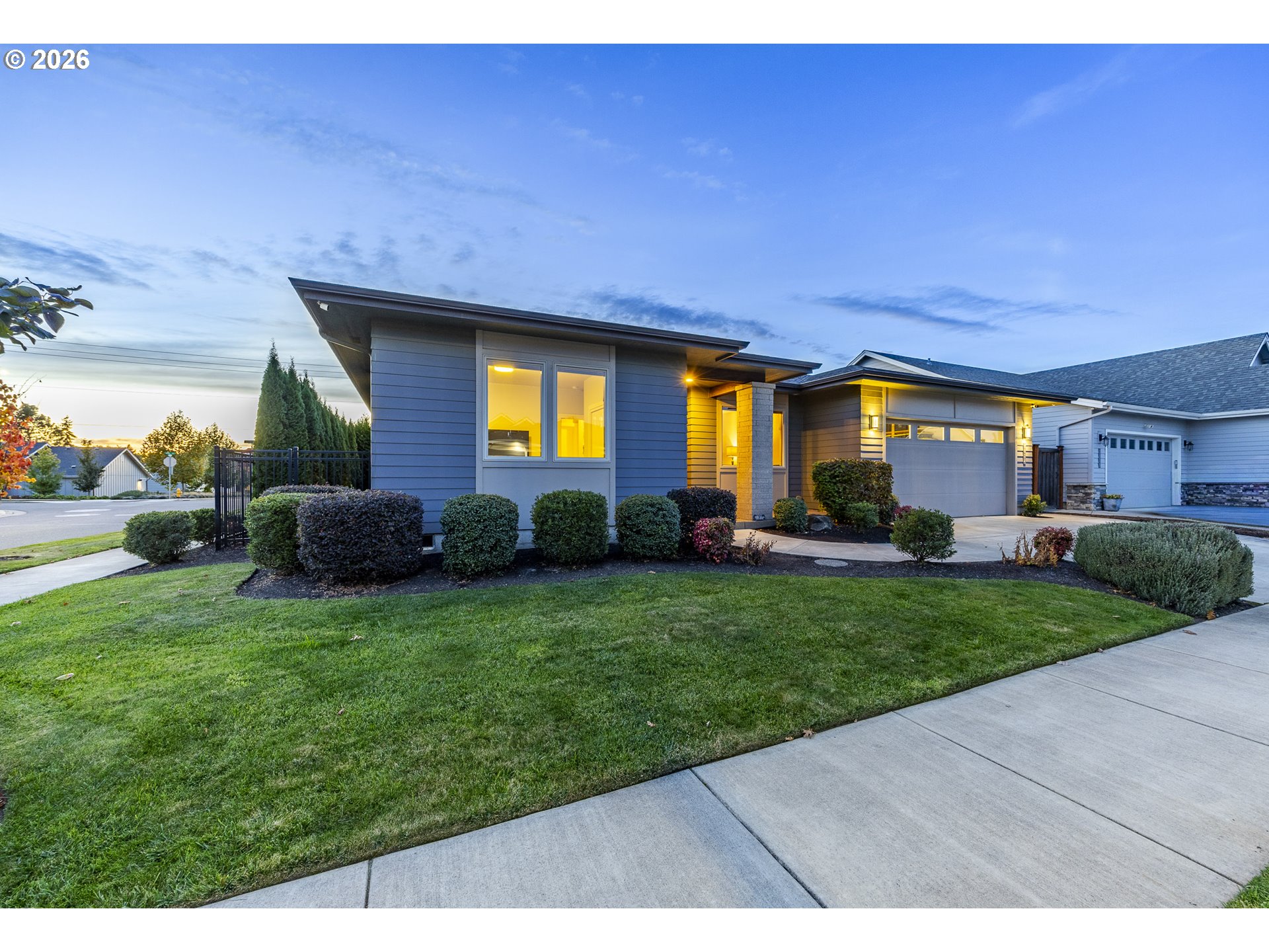 3812 Siletz St Property Photo 4