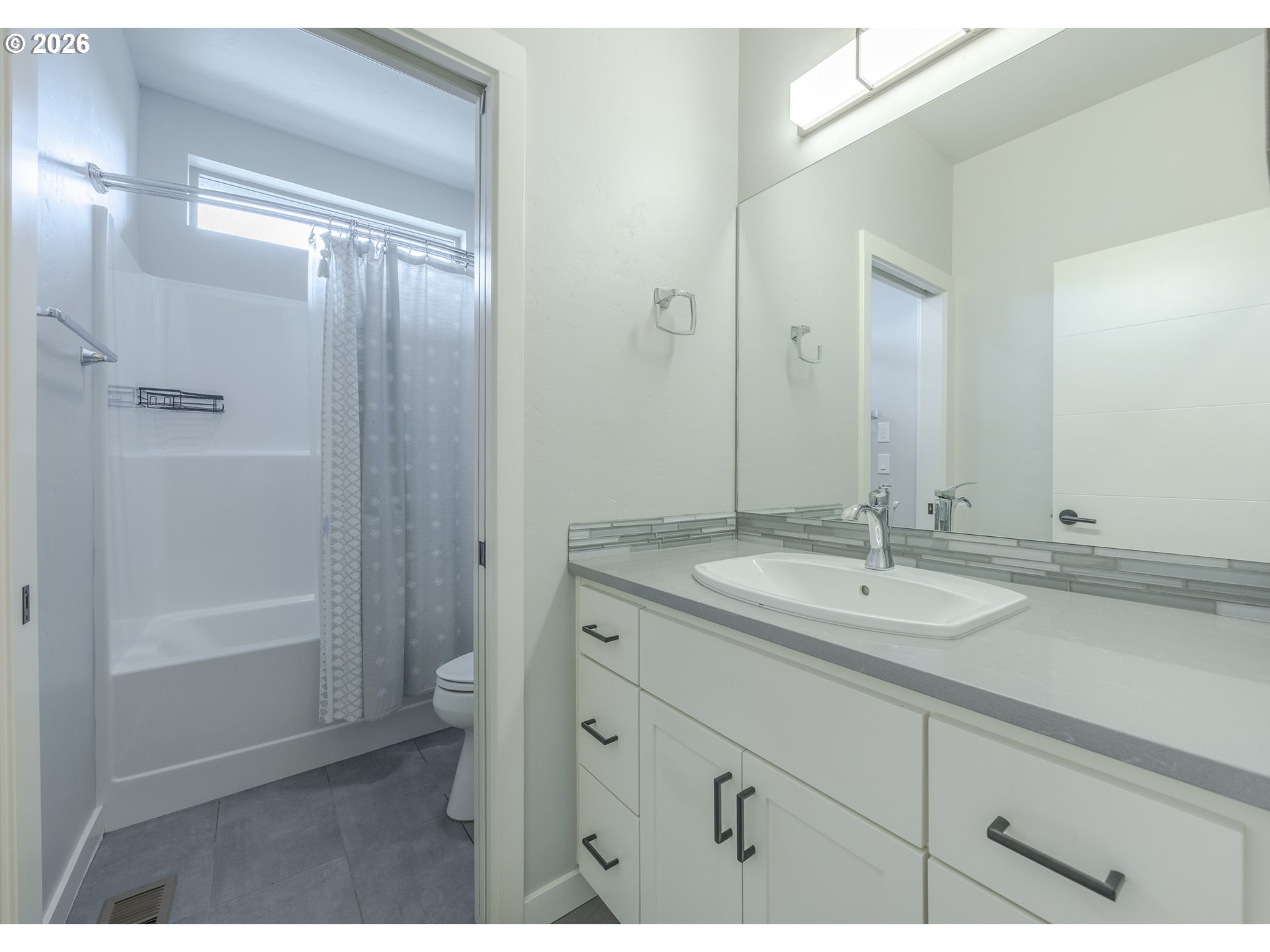 3812 Siletz St Property Photo 10