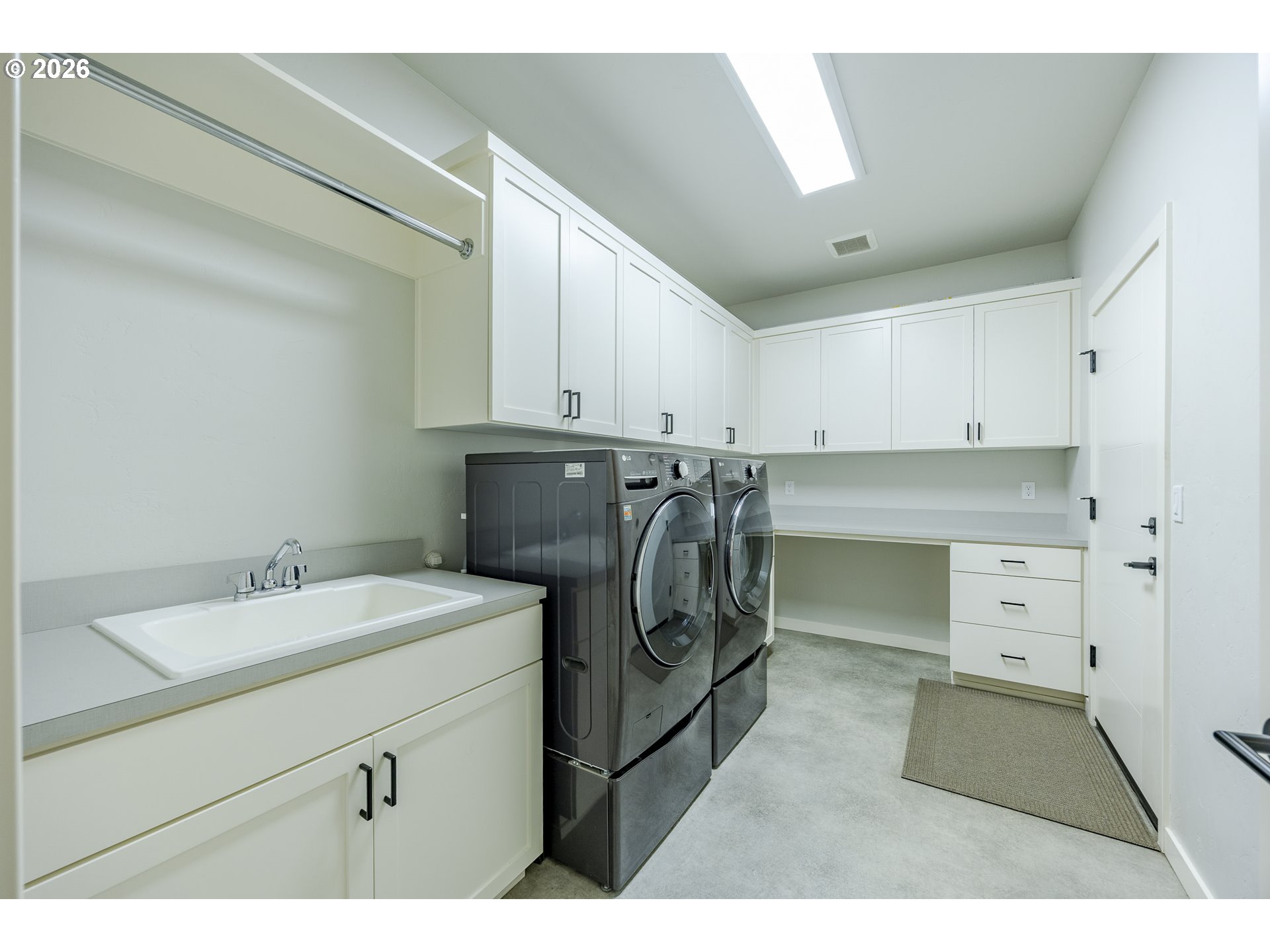 3812 Siletz St Property Photo 12