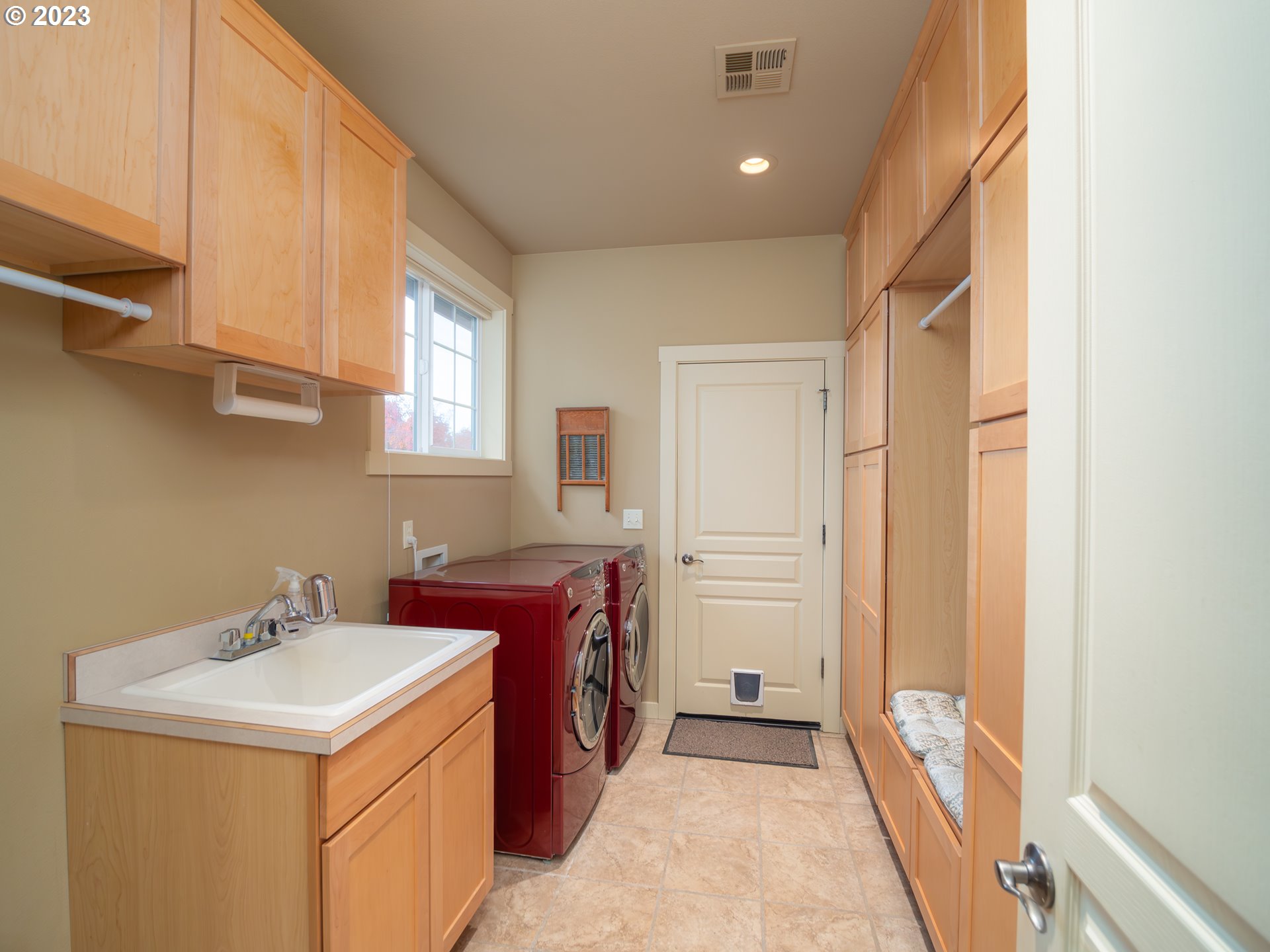 976 Nw Southwater Dr Property Photo 28