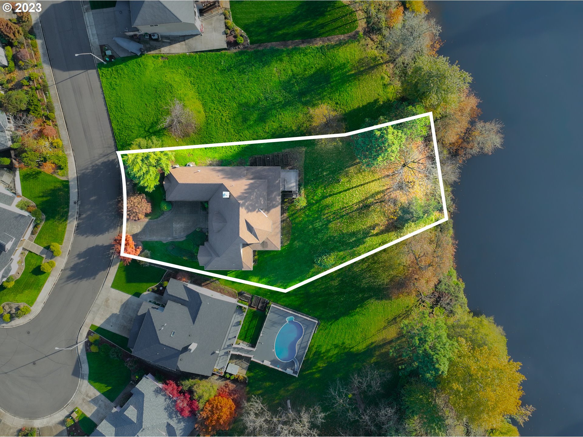 976 Nw Southwater Dr Property Photo 44