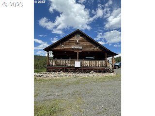 1844 Center St Property Photo 1