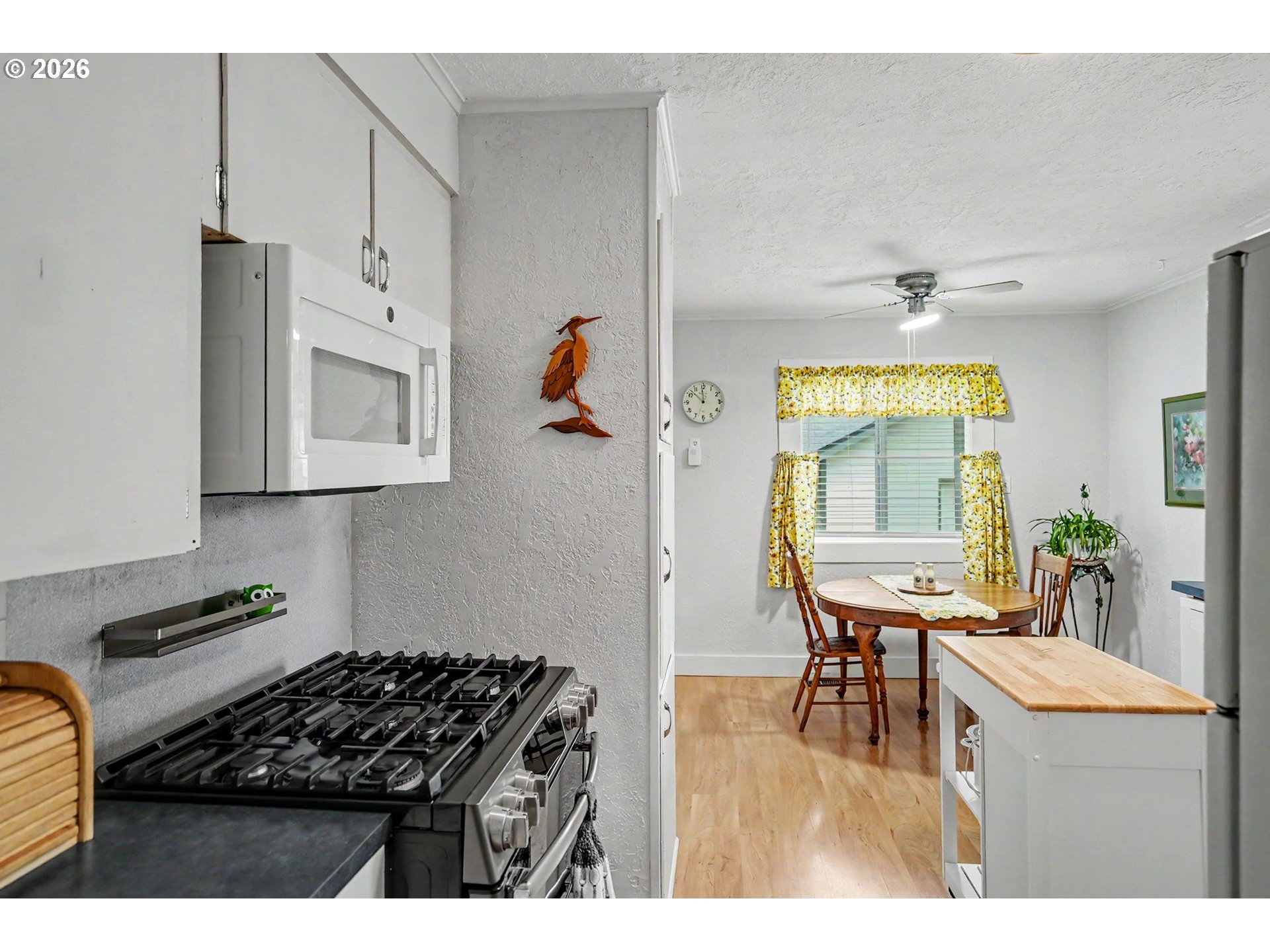 824 Chadwick St Property Photo 6