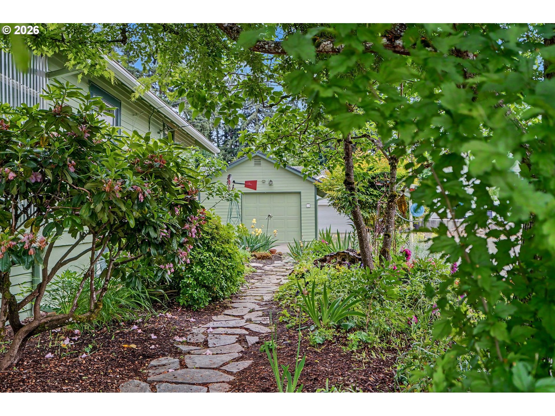 824 Chadwick St Property Photo 19