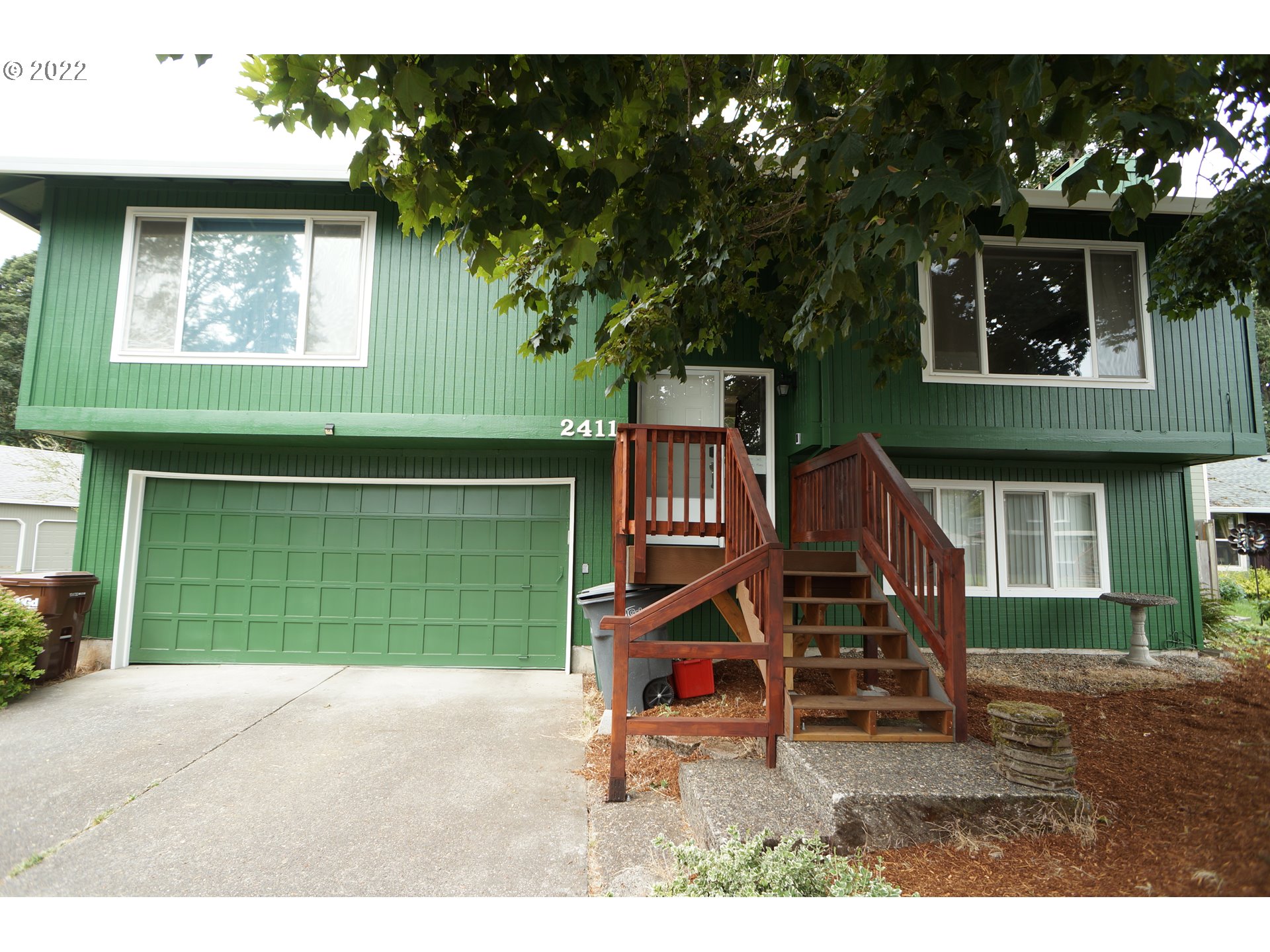 2411 Ne Hyde St Property Photo 1