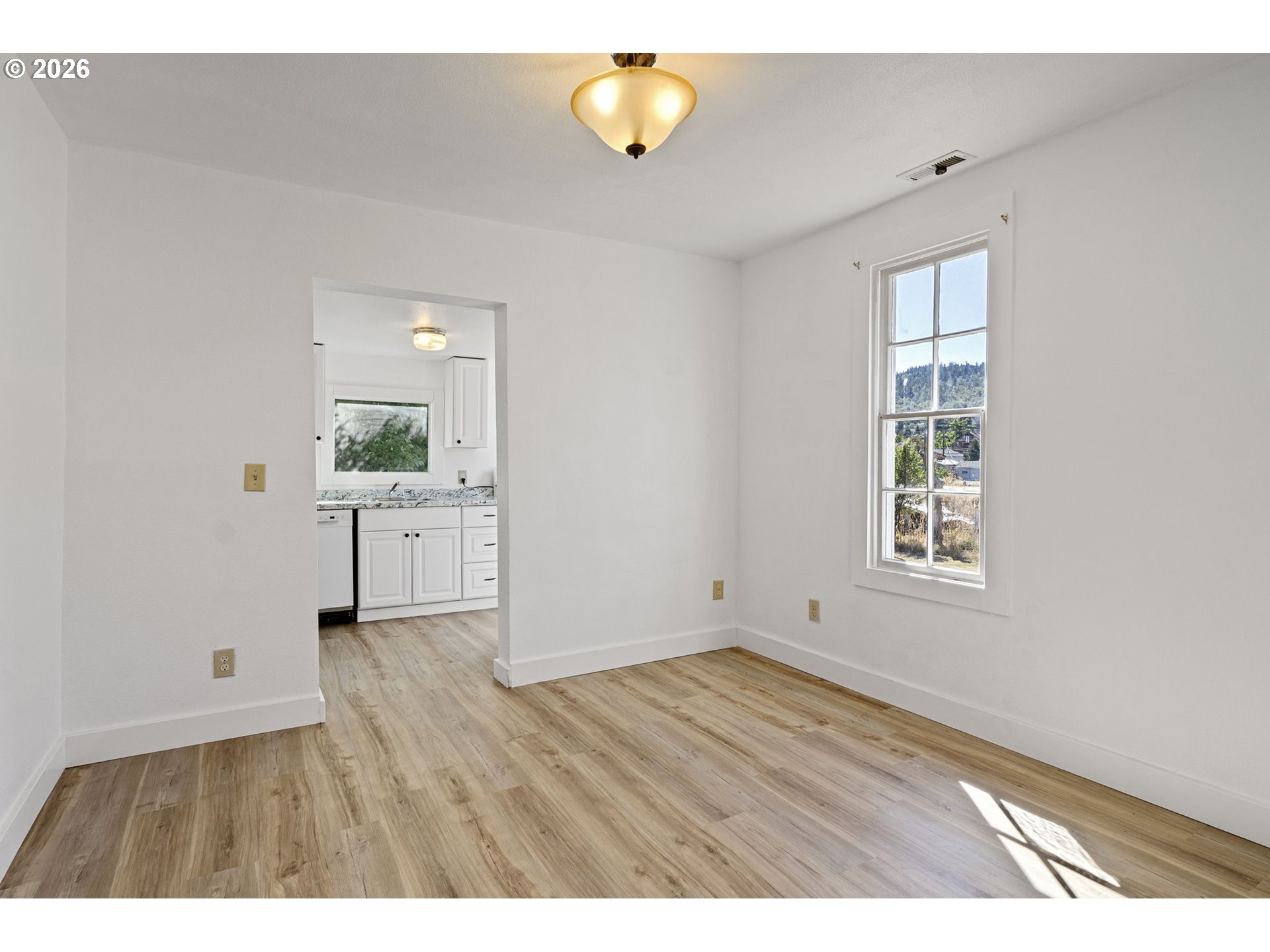 330 Ne 1st St Property Photo 3