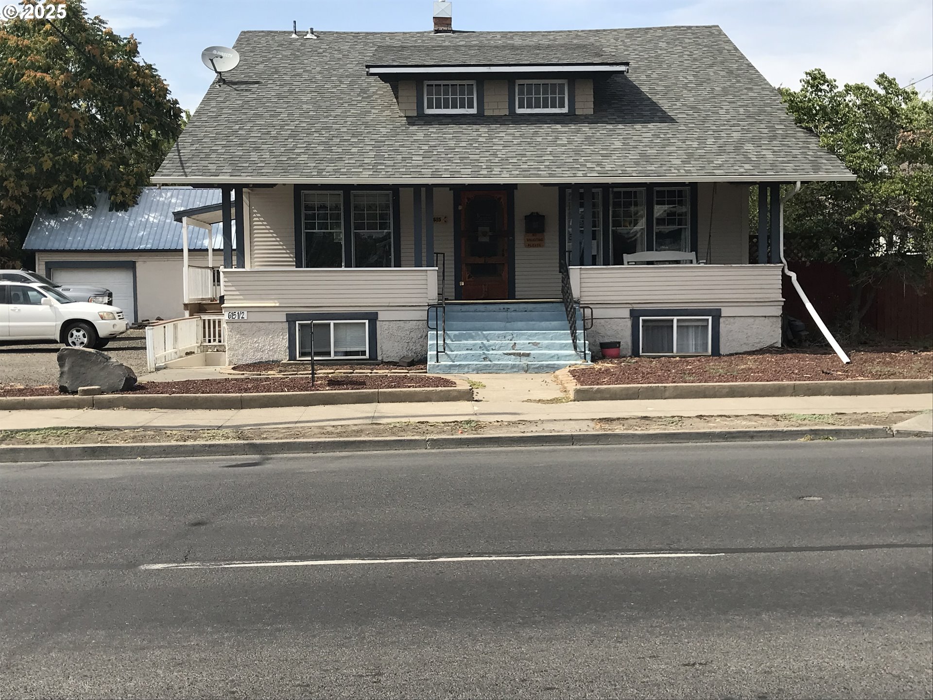 615 SW COURT AVE Property Photo 1