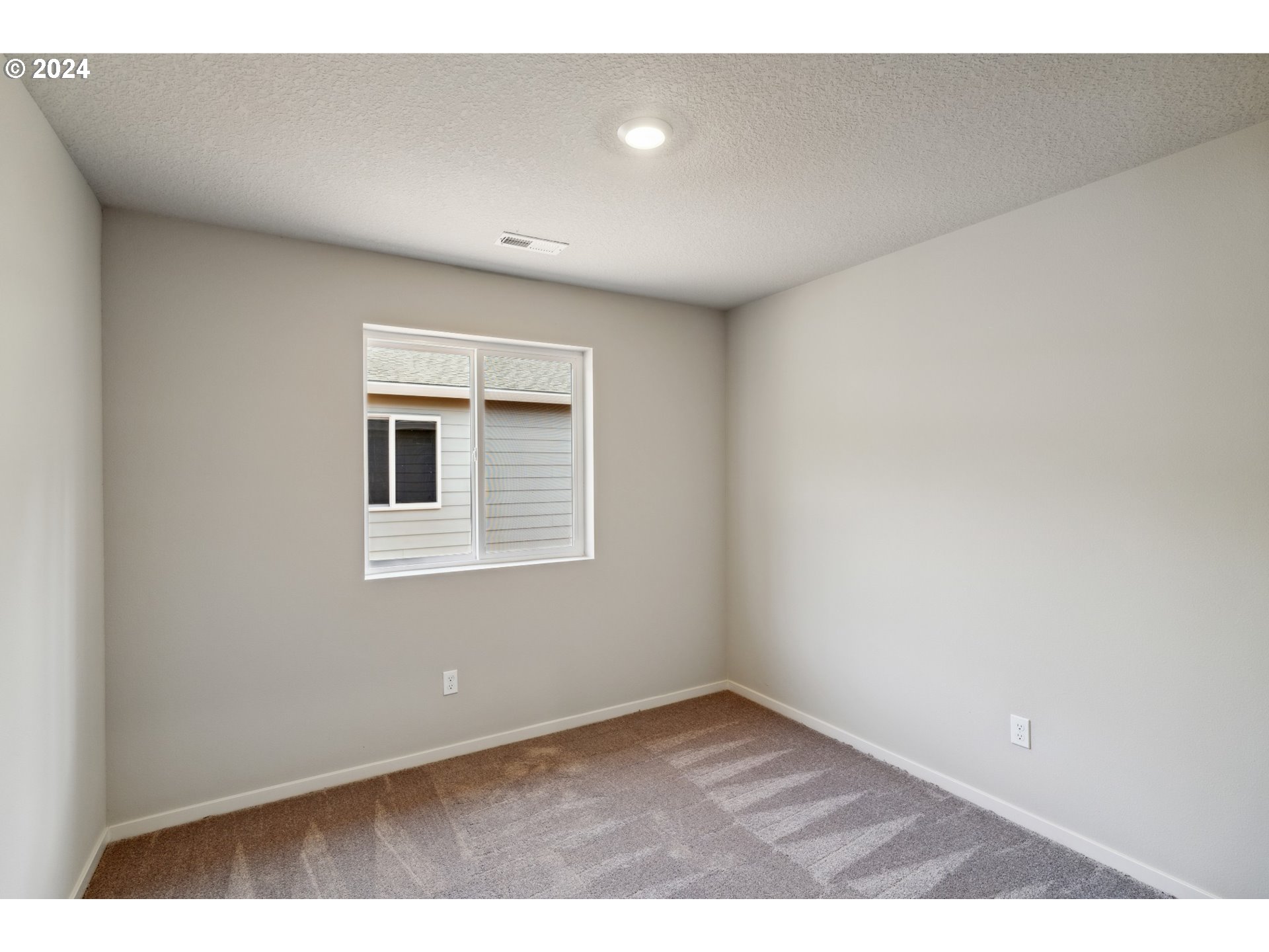 699 Sw Minnesota St Property Photo 5