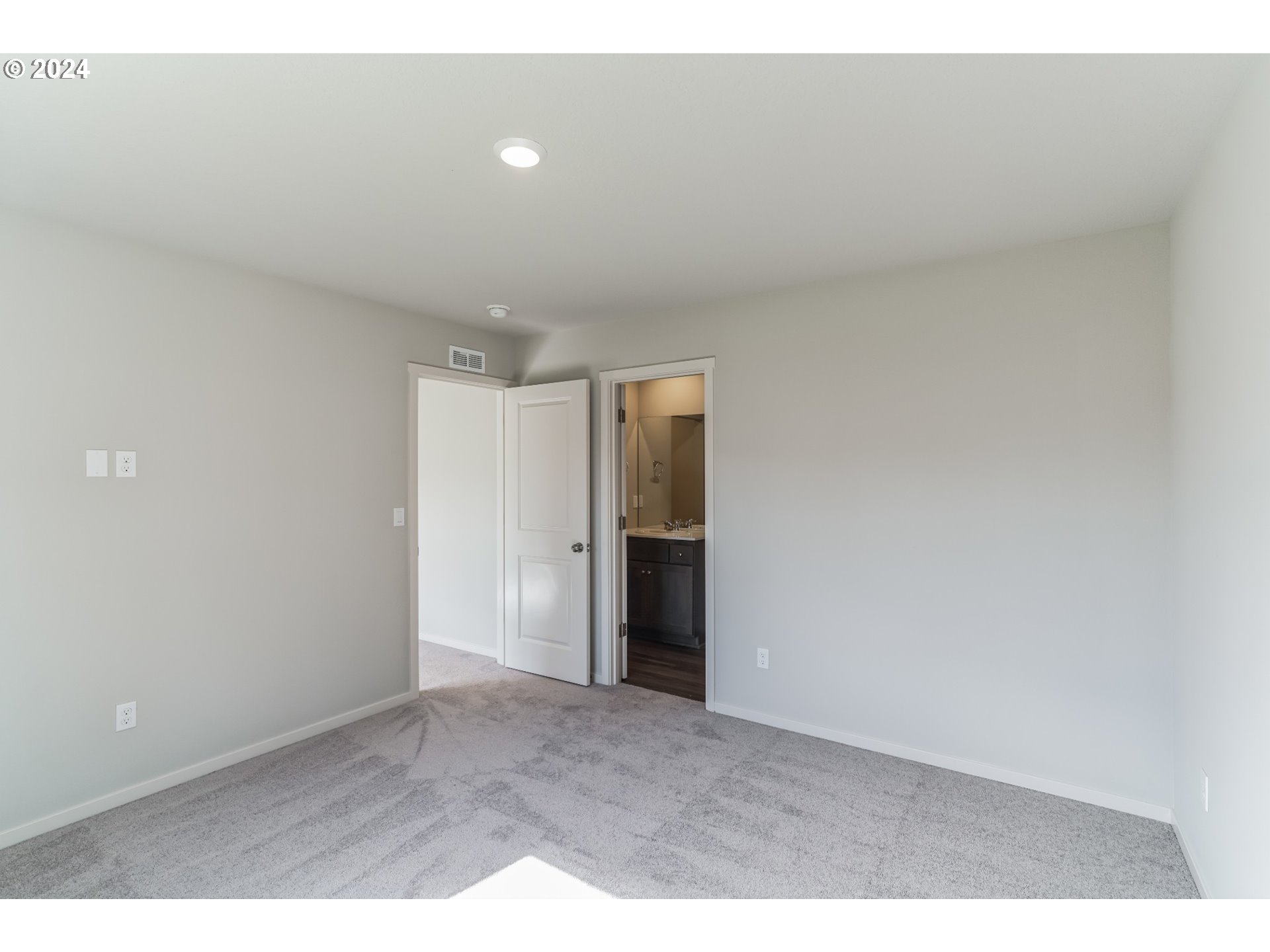 699 Sw Minnesota St Property Photo 11
