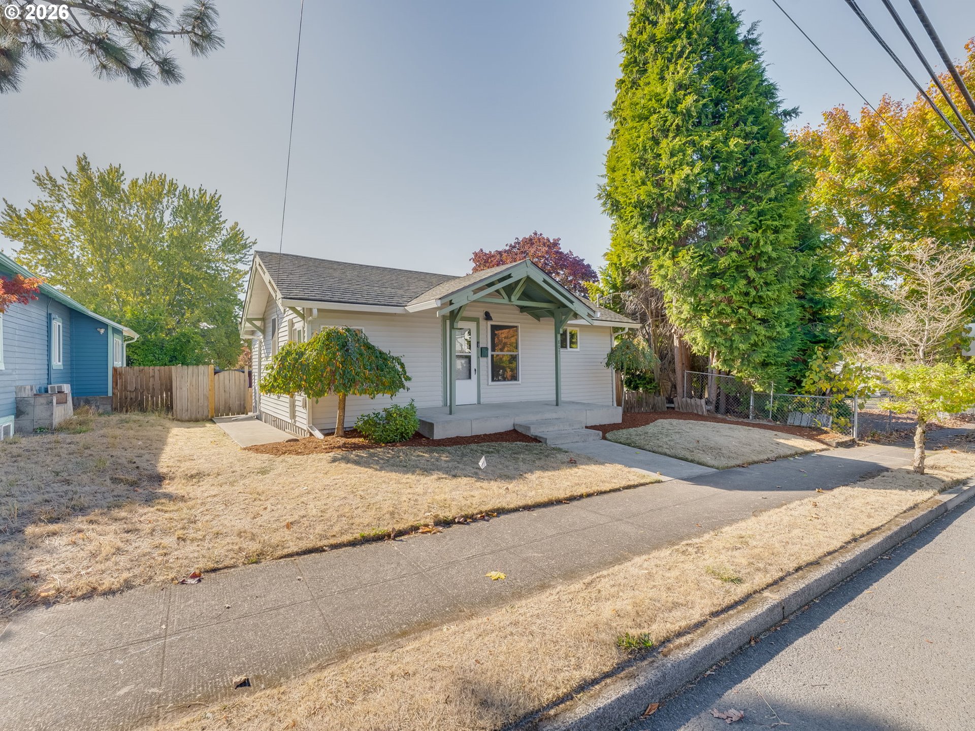 807 W 39TH ST Property Photo 1