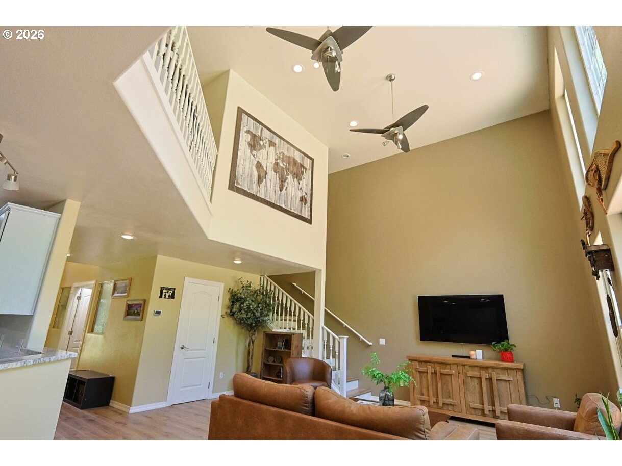 93789 Coos Sumner Ln Property Photo 8