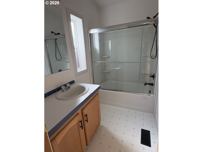 206 S Washington St Property Photo 8