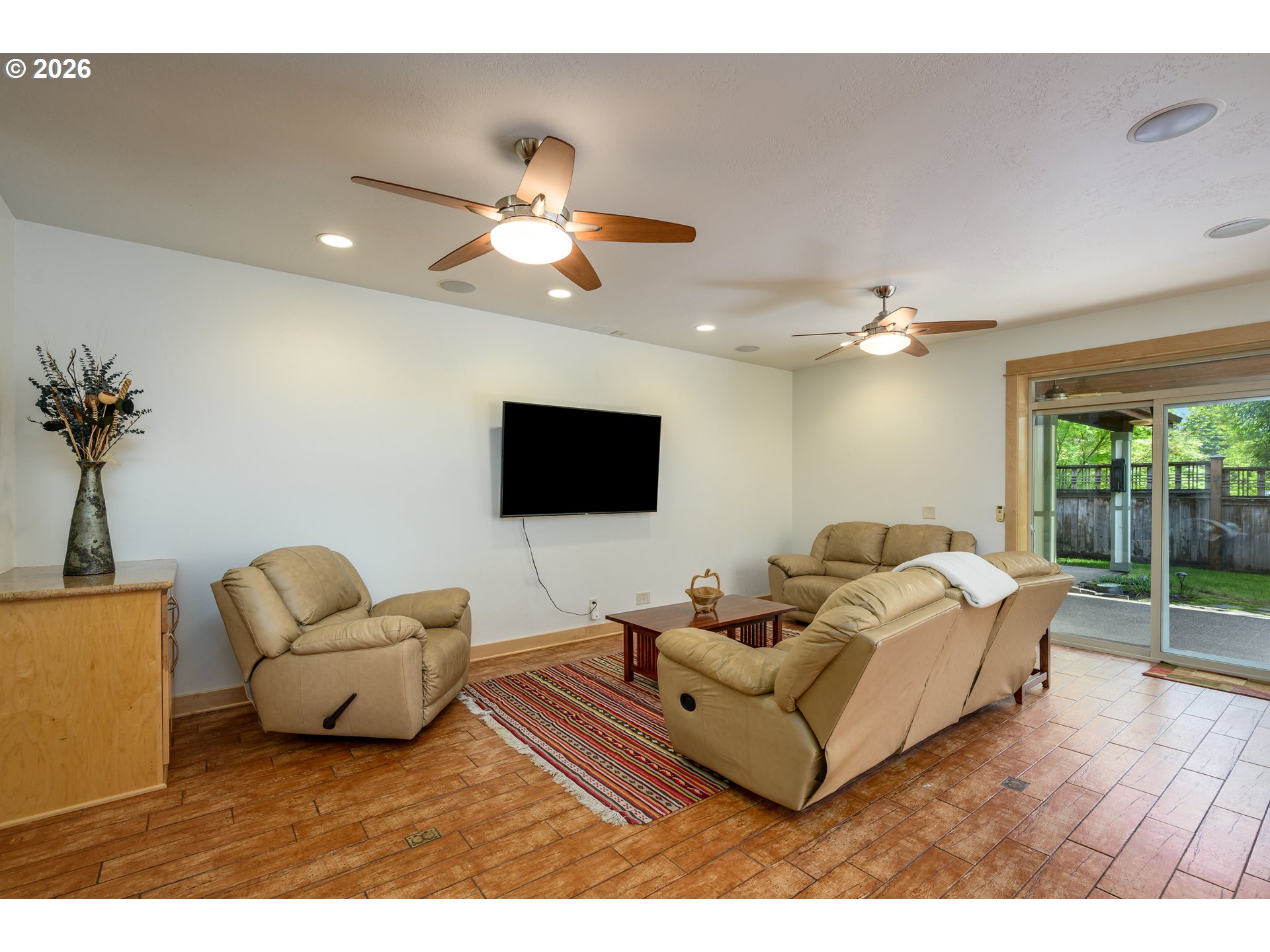 170 Sw Eckman St Property Photo 7