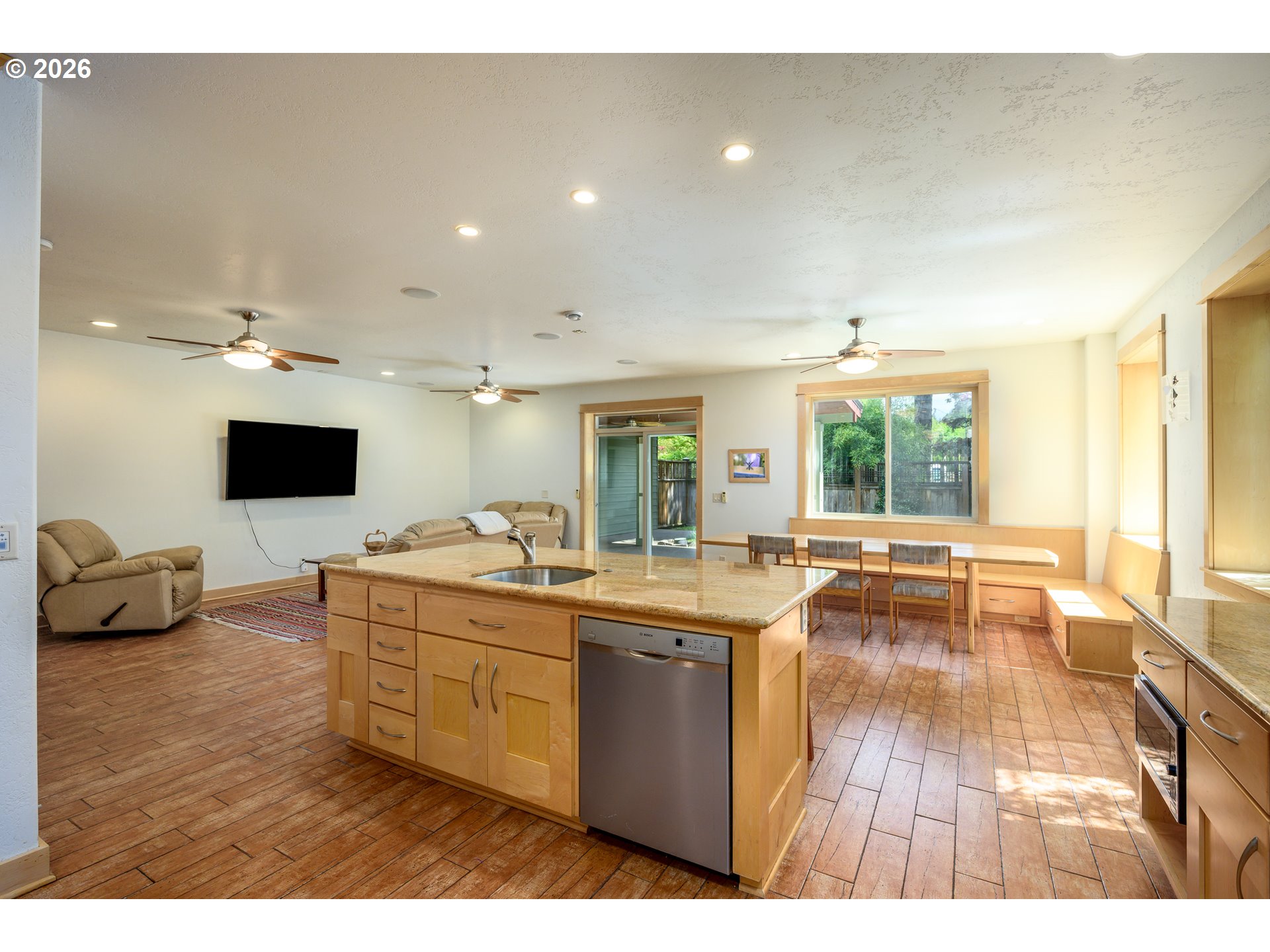 170 Sw Eckman St Property Photo 12